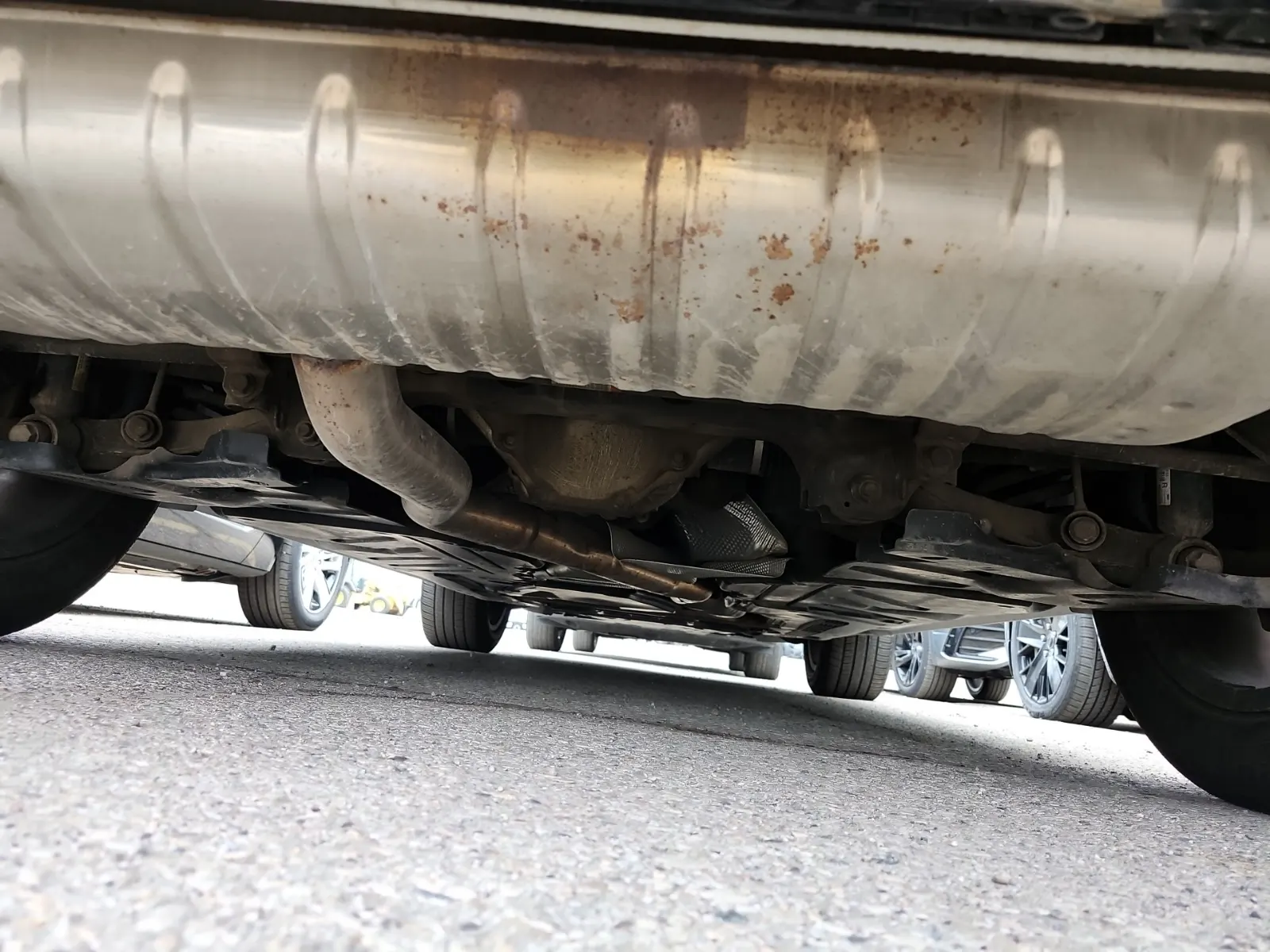 Undercarriage - Rear Photo