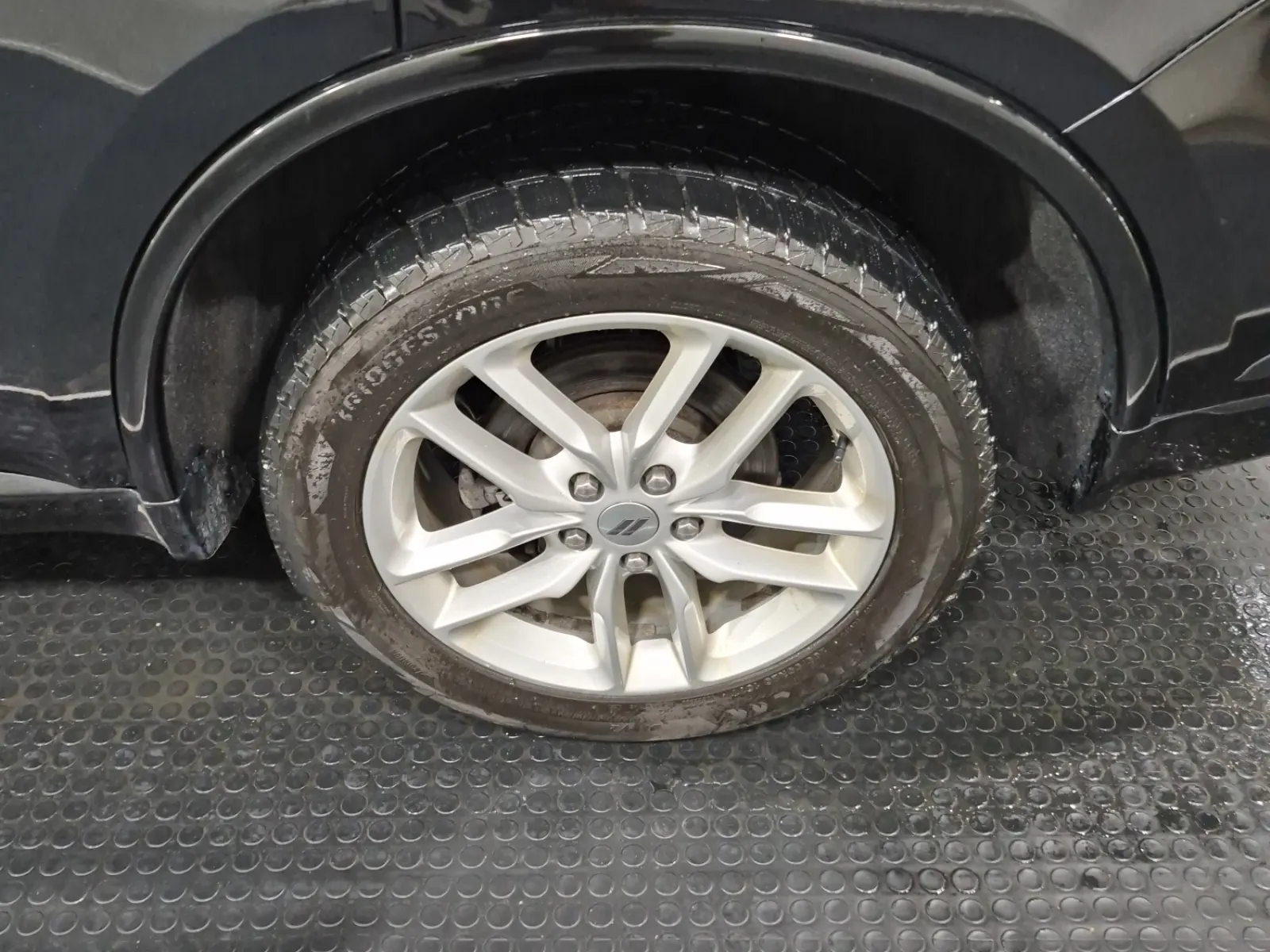 Left Rear Wheel/Tire Photo