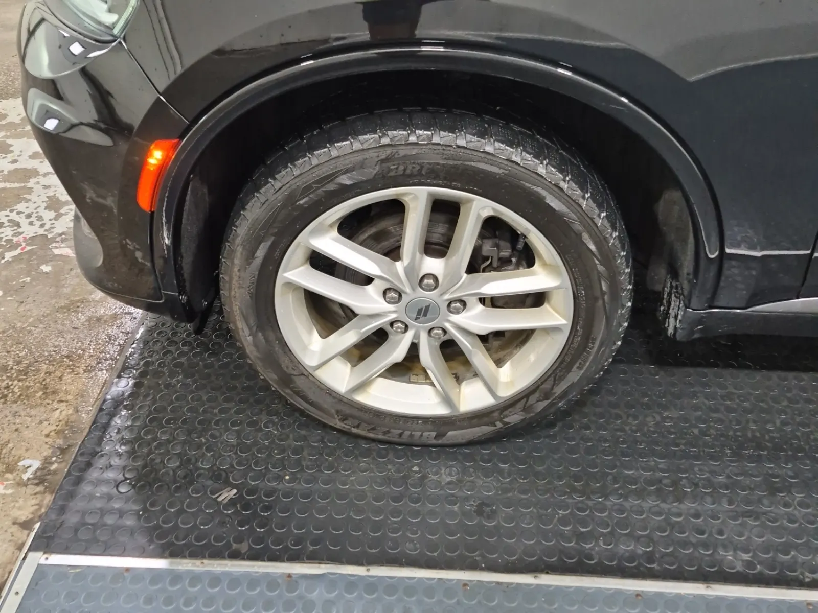 Front driver wheel/tire photo