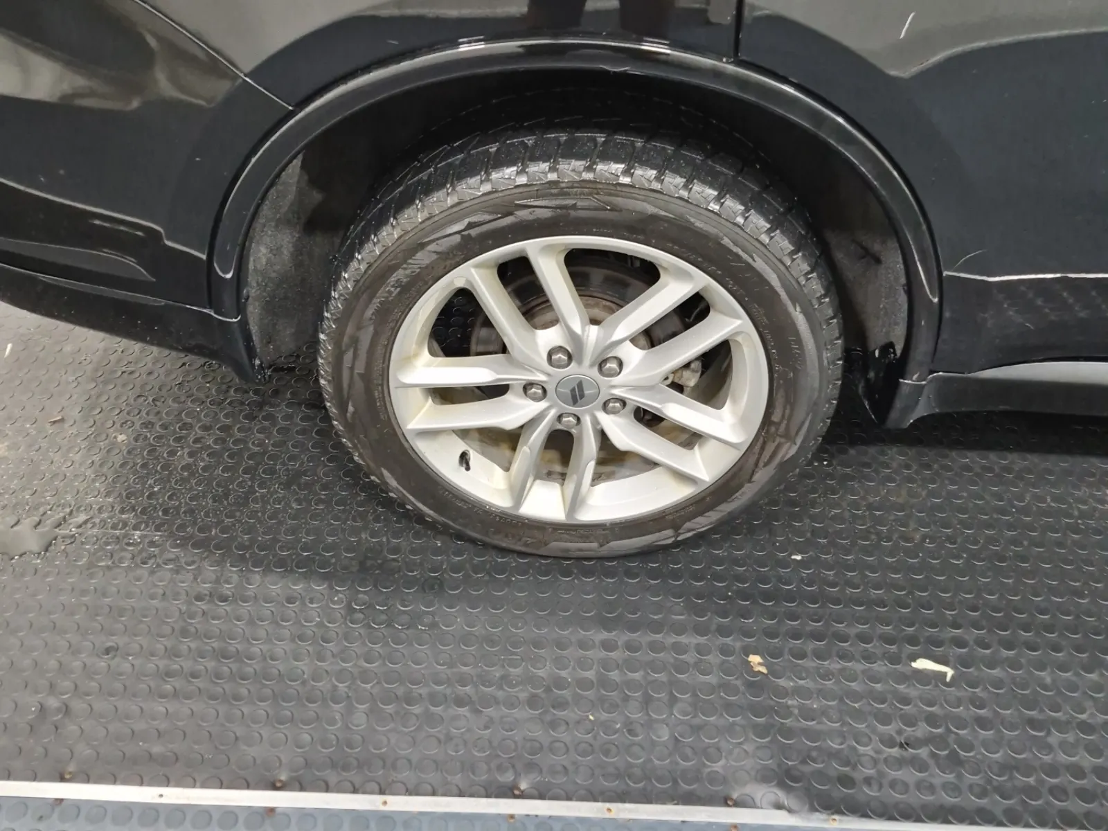 Right Rear Wheel/Tire Photo