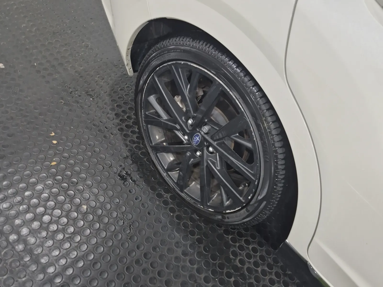 Right Rear Wheel/Tire Photo