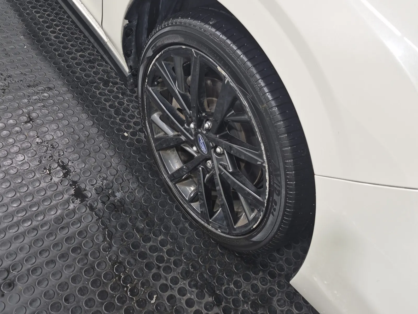 Right Front Wheel/Tire Photo