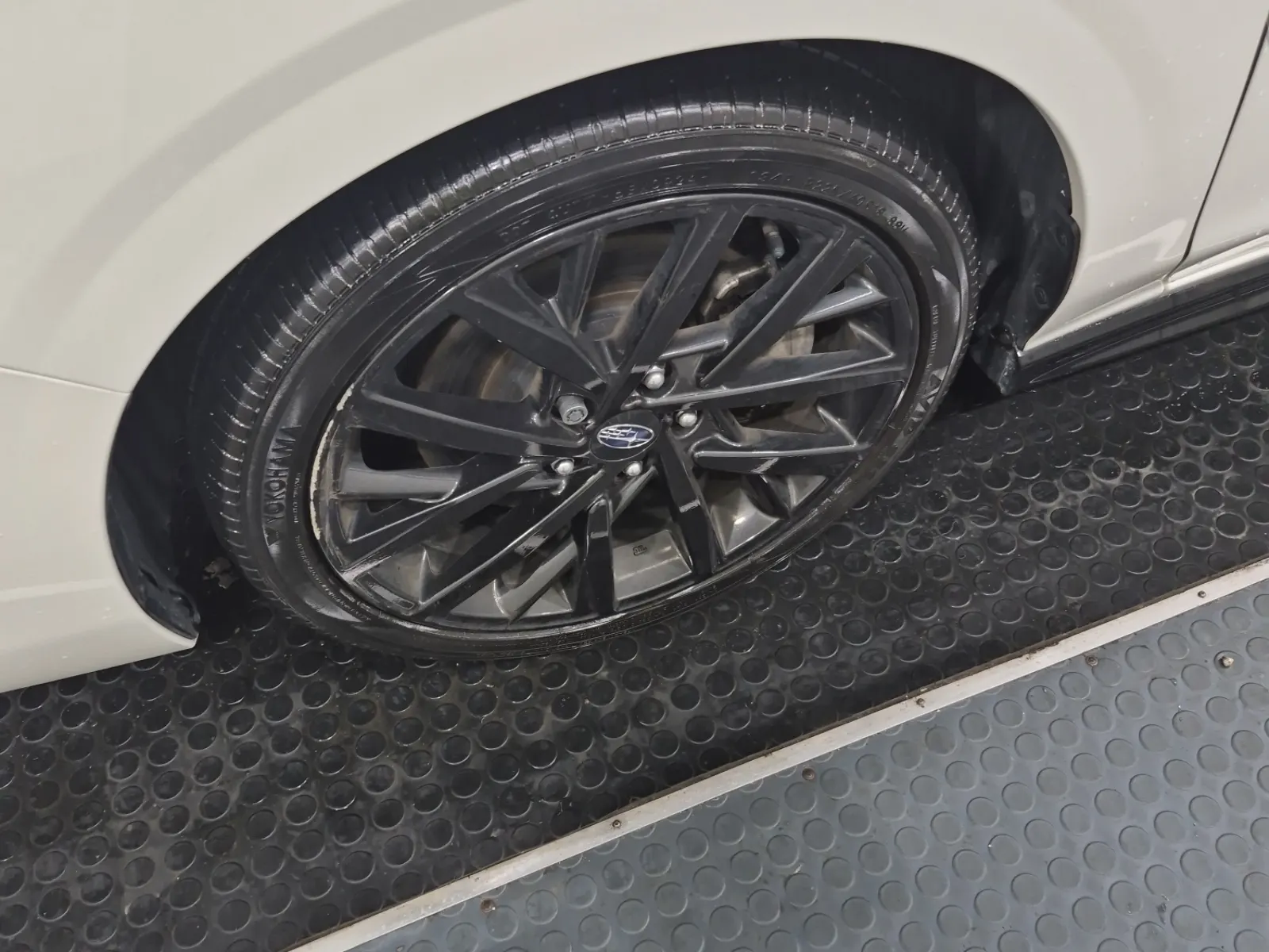 Front driver wheel/tire photo
