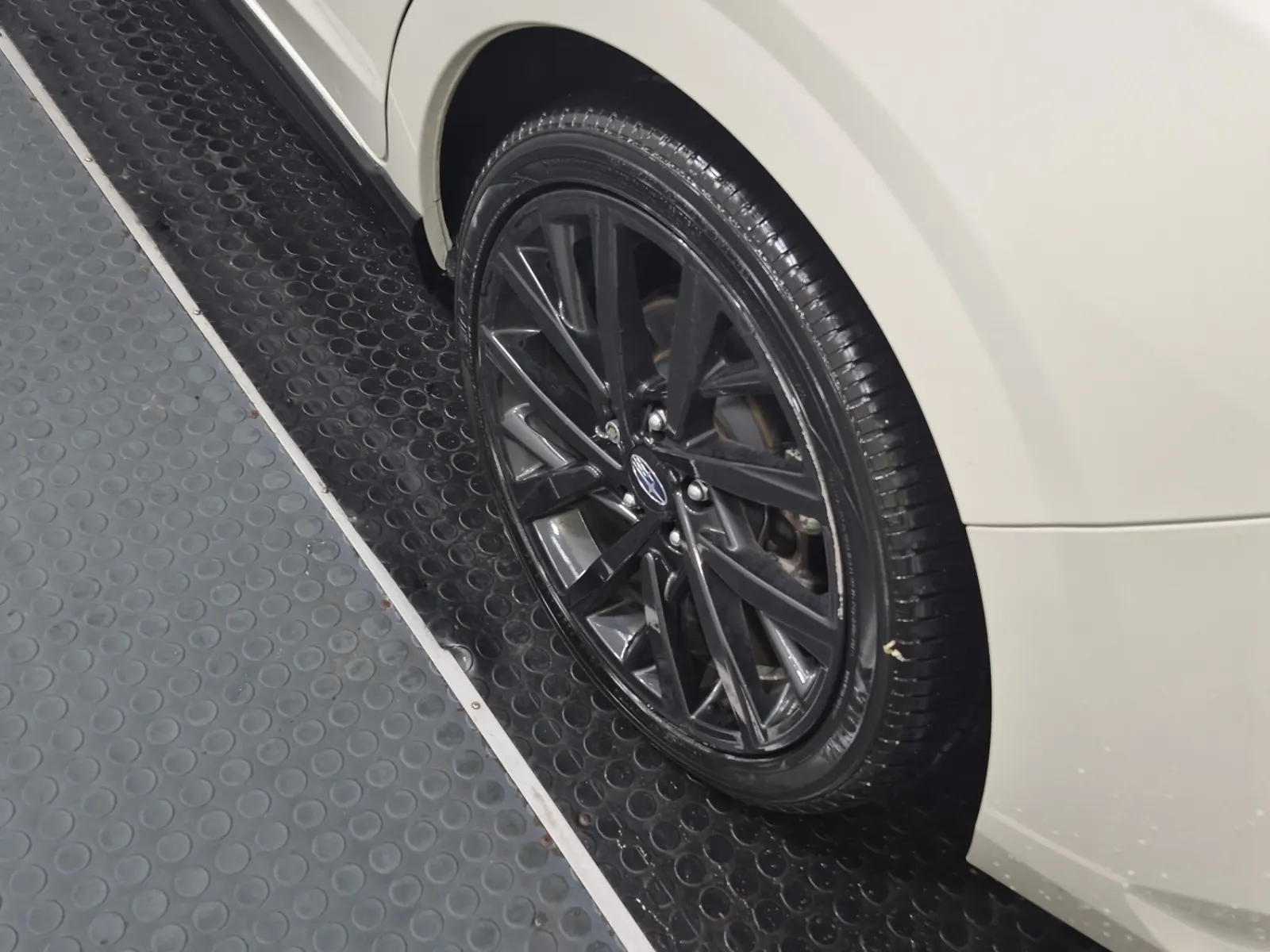 Left Rear Wheel/Tire Photo
