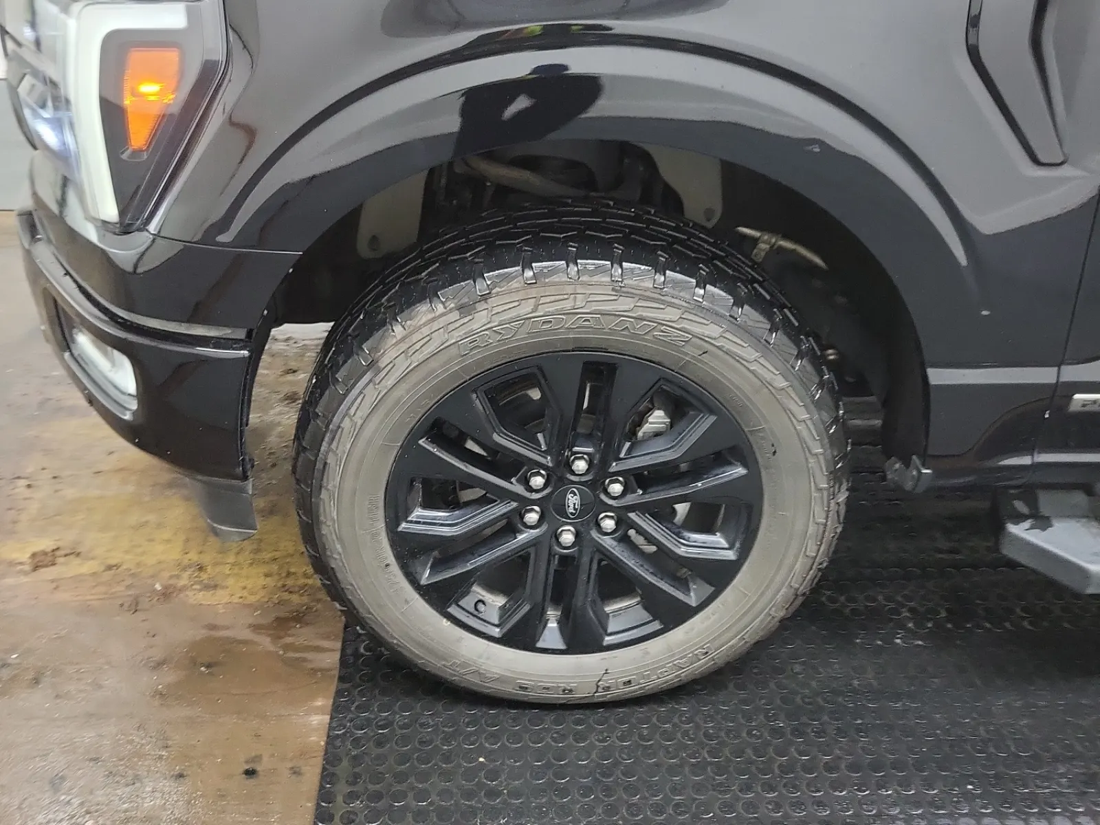 Front driver wheel/tire photo