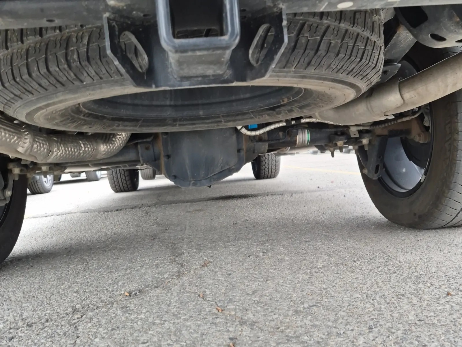 Undercarriage - Rear Photo