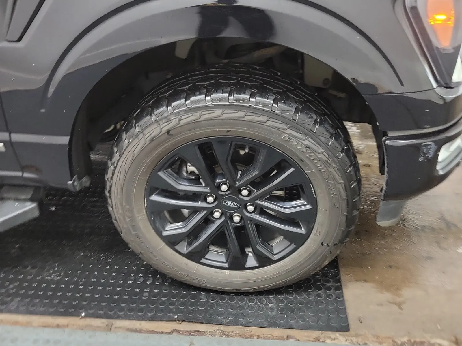 Right Front Wheel/Tire Photo