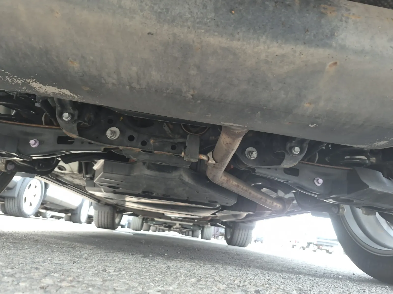 Undercarriage - Rear Photo