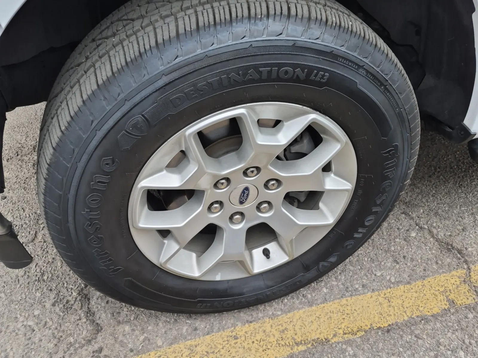 Front driver wheel/tire photo