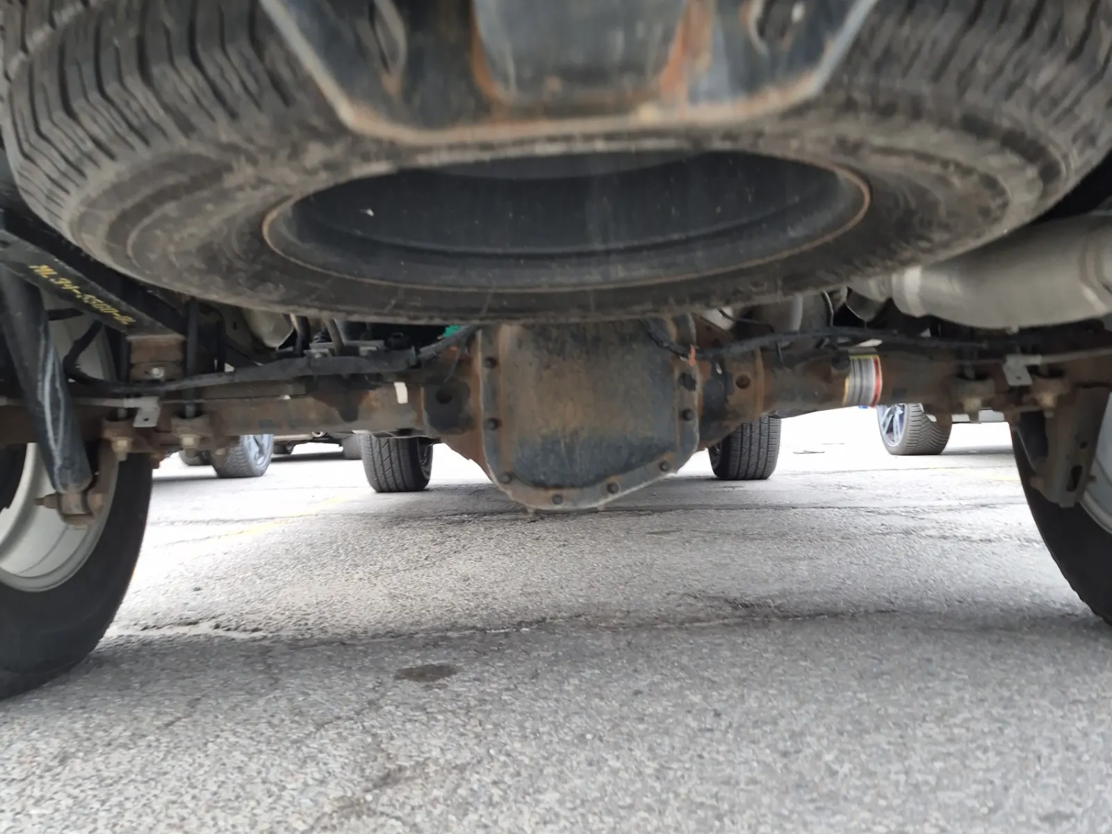 Undercarriage - Rear Photo