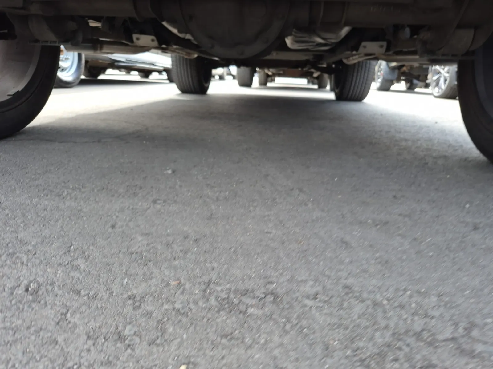 Undercarriage - Rear Photo