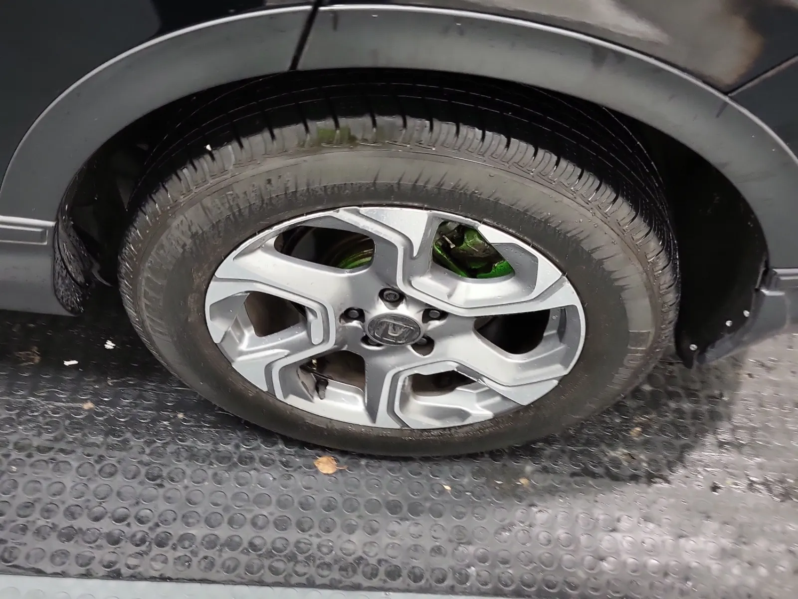 Left Rear Wheel/Tire Photo