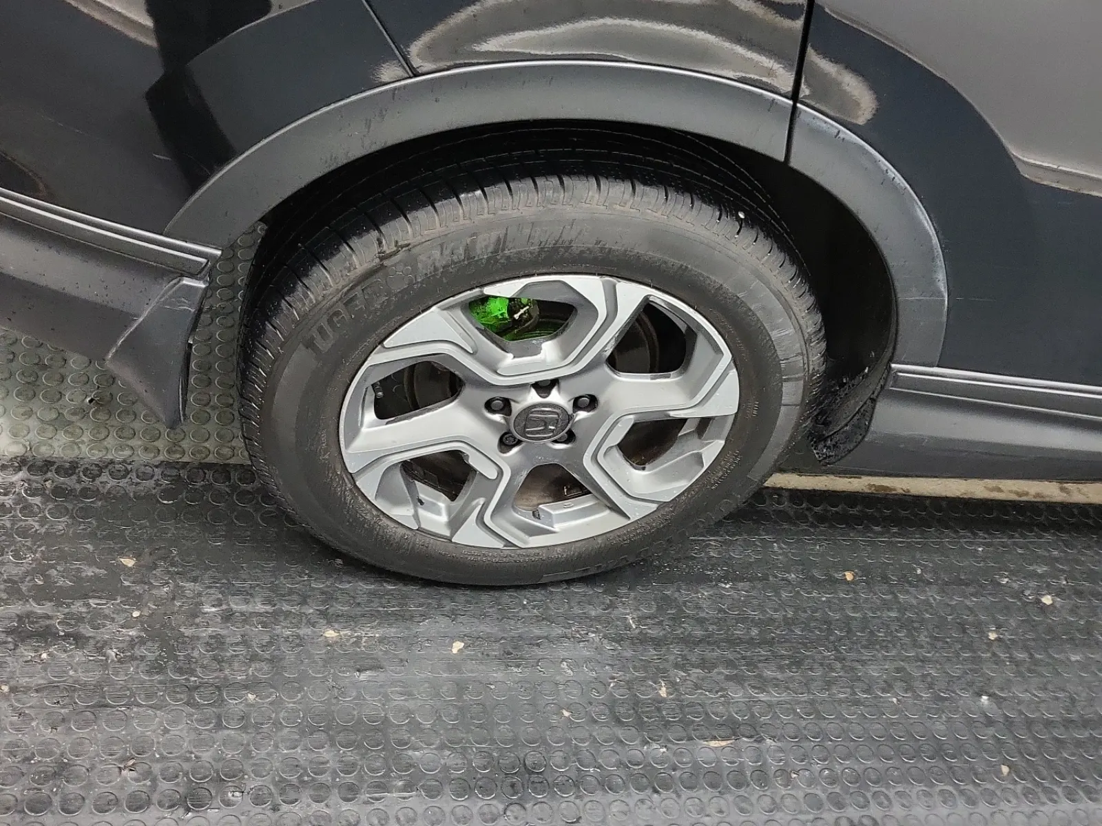 Right Rear Wheel/Tire Photo