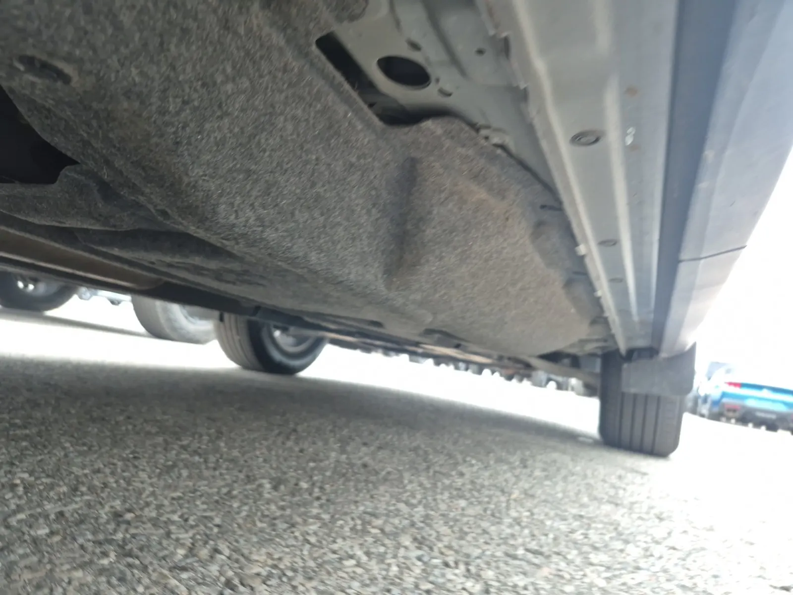Undercarriage - Passenger Photo