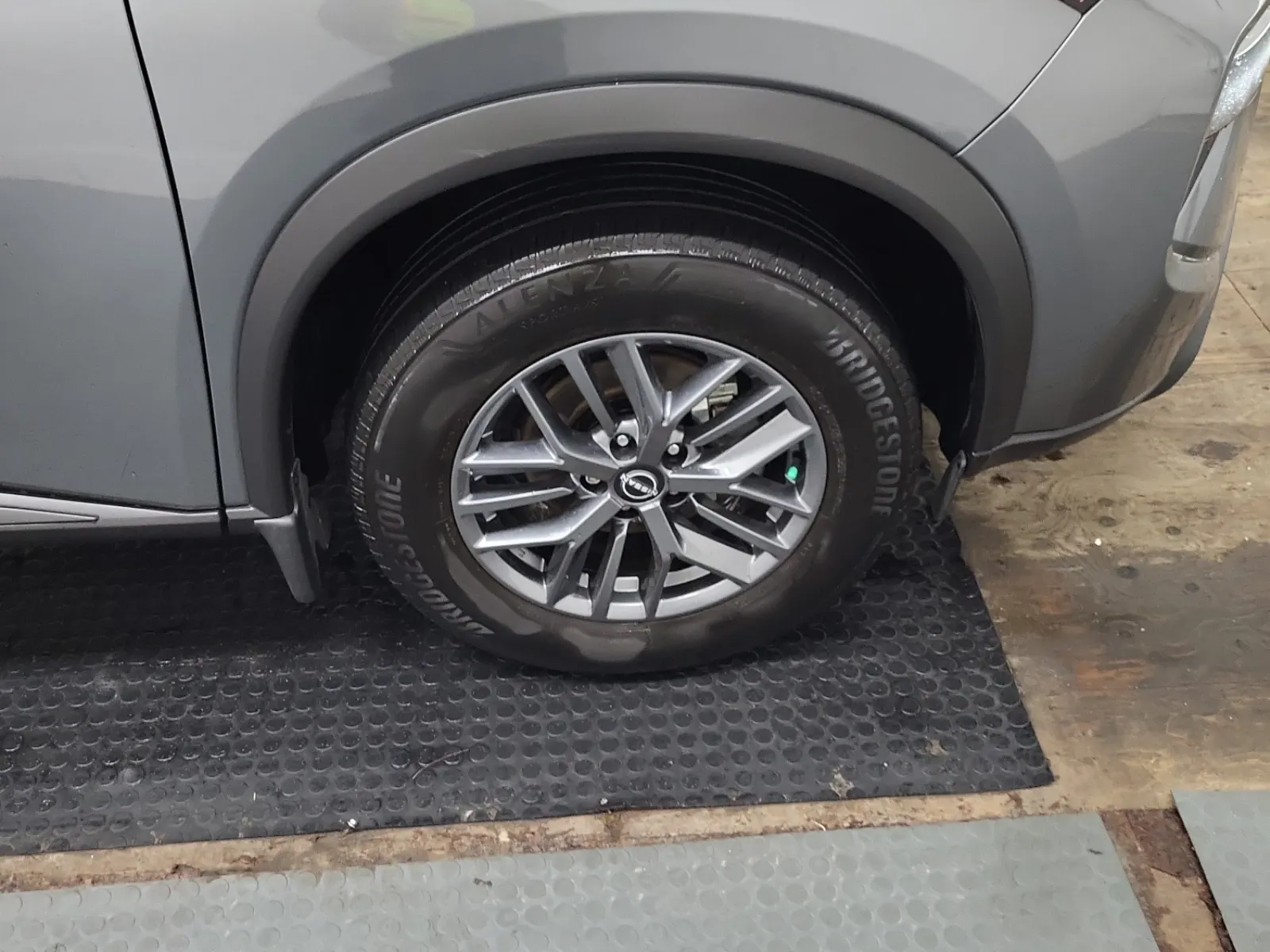 Right Front Wheel/Tire Photo
