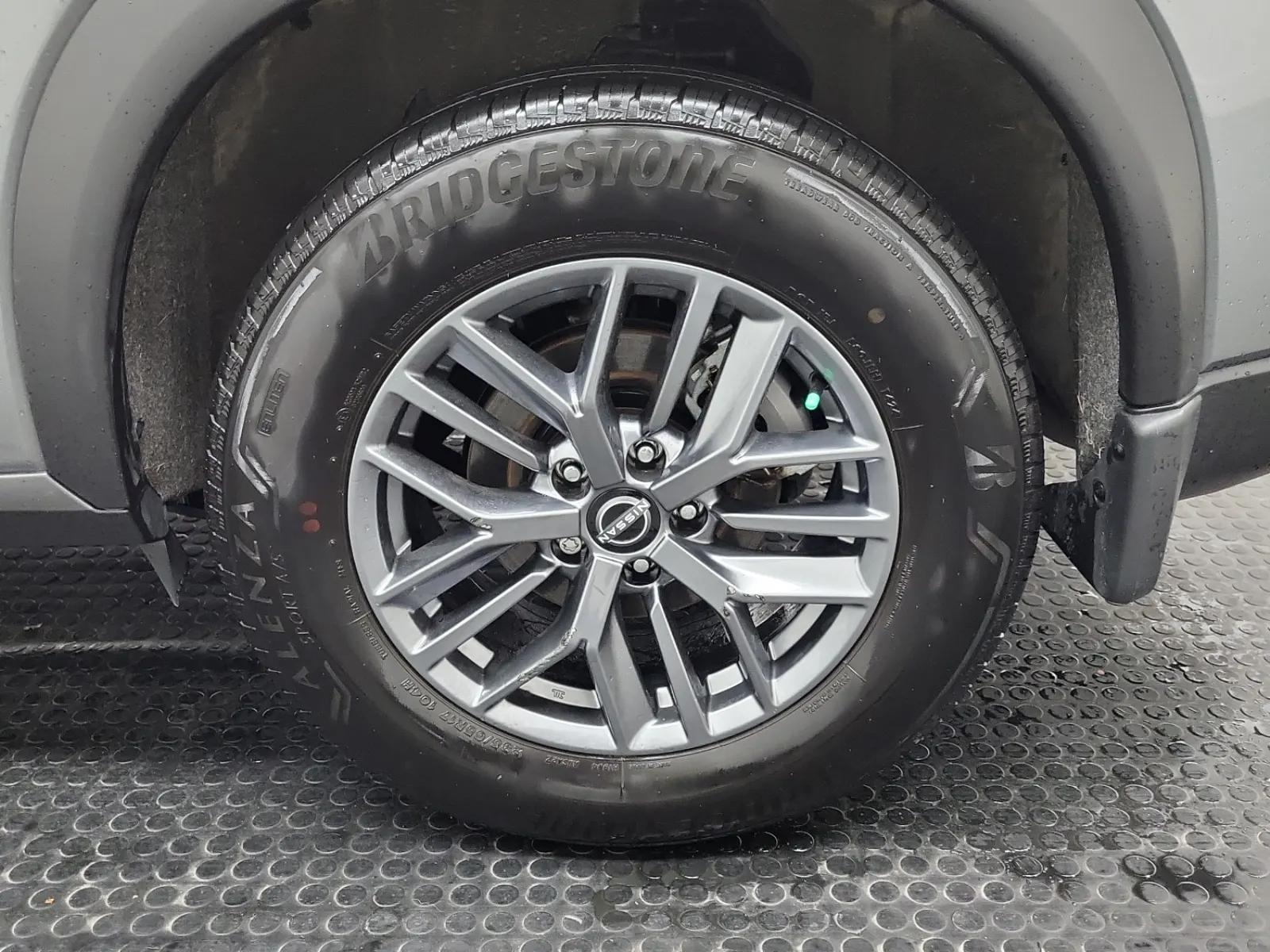 Left Rear Wheel/Tire Photo