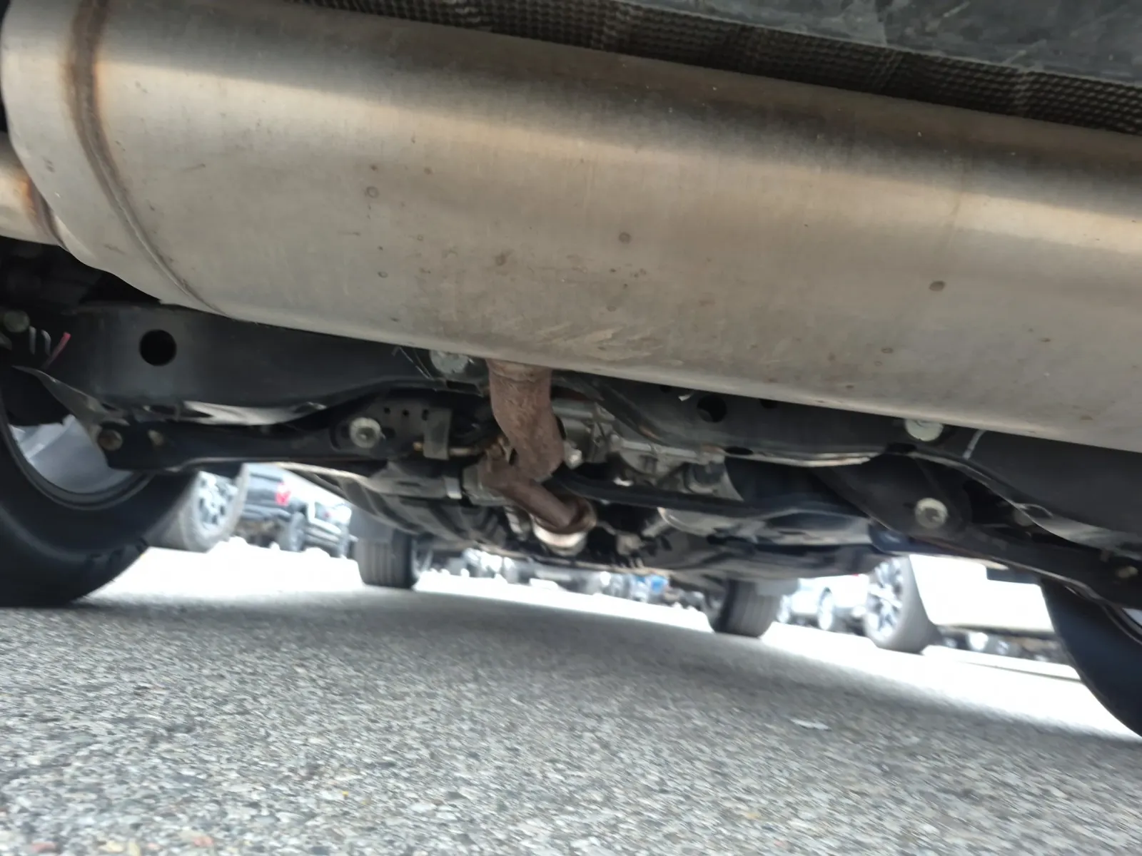 Undercarriage - Rear Photo