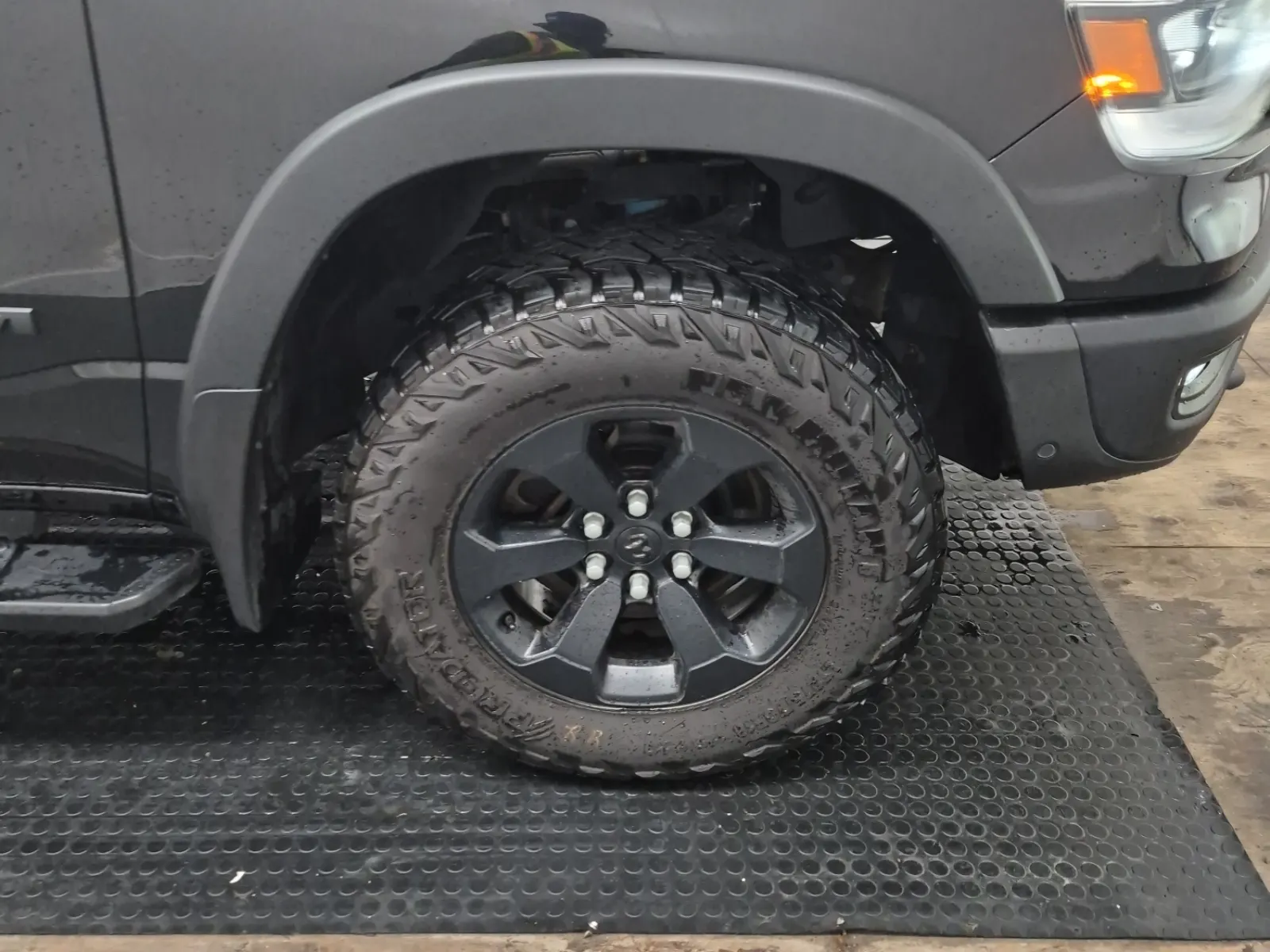 Right Front Wheel/Tire Photo