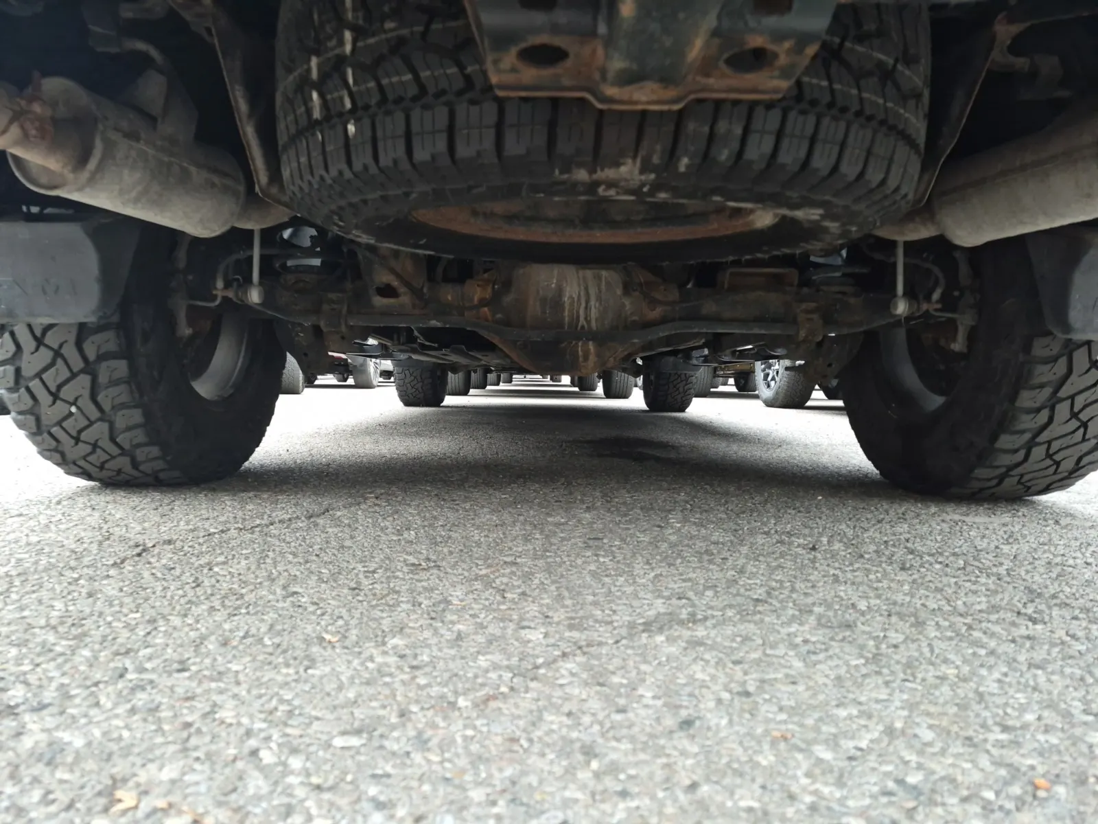 Undercarriage - Rear Photo