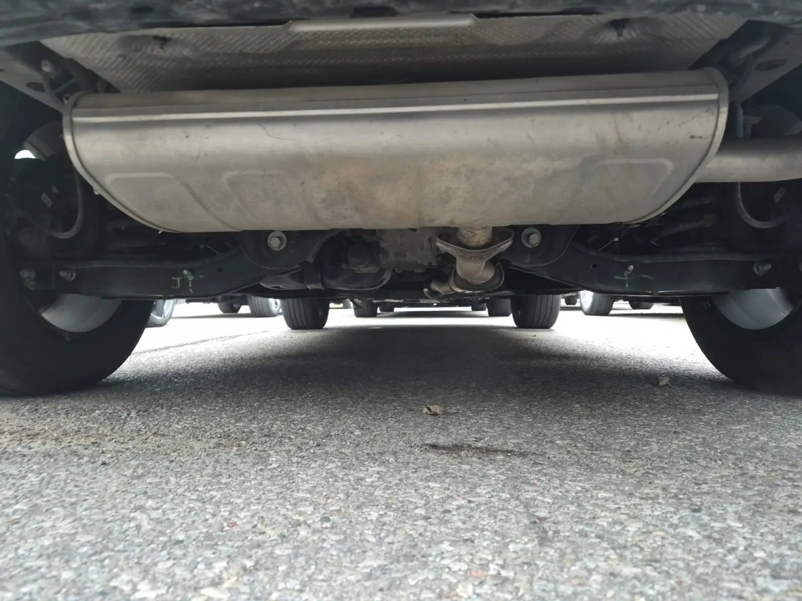 Undercarriage - Rear Photo