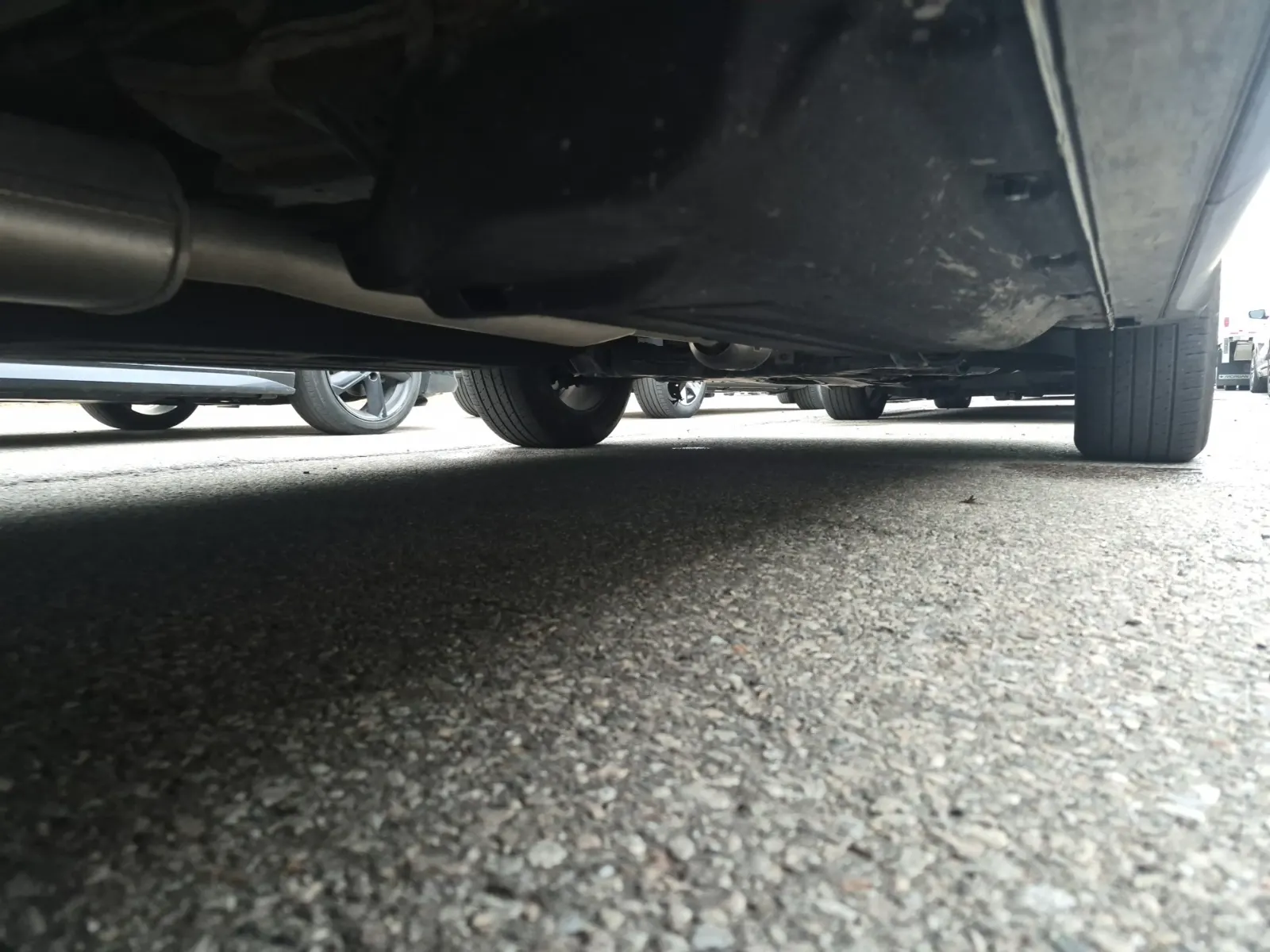 Undercarriage - Passenger Photo