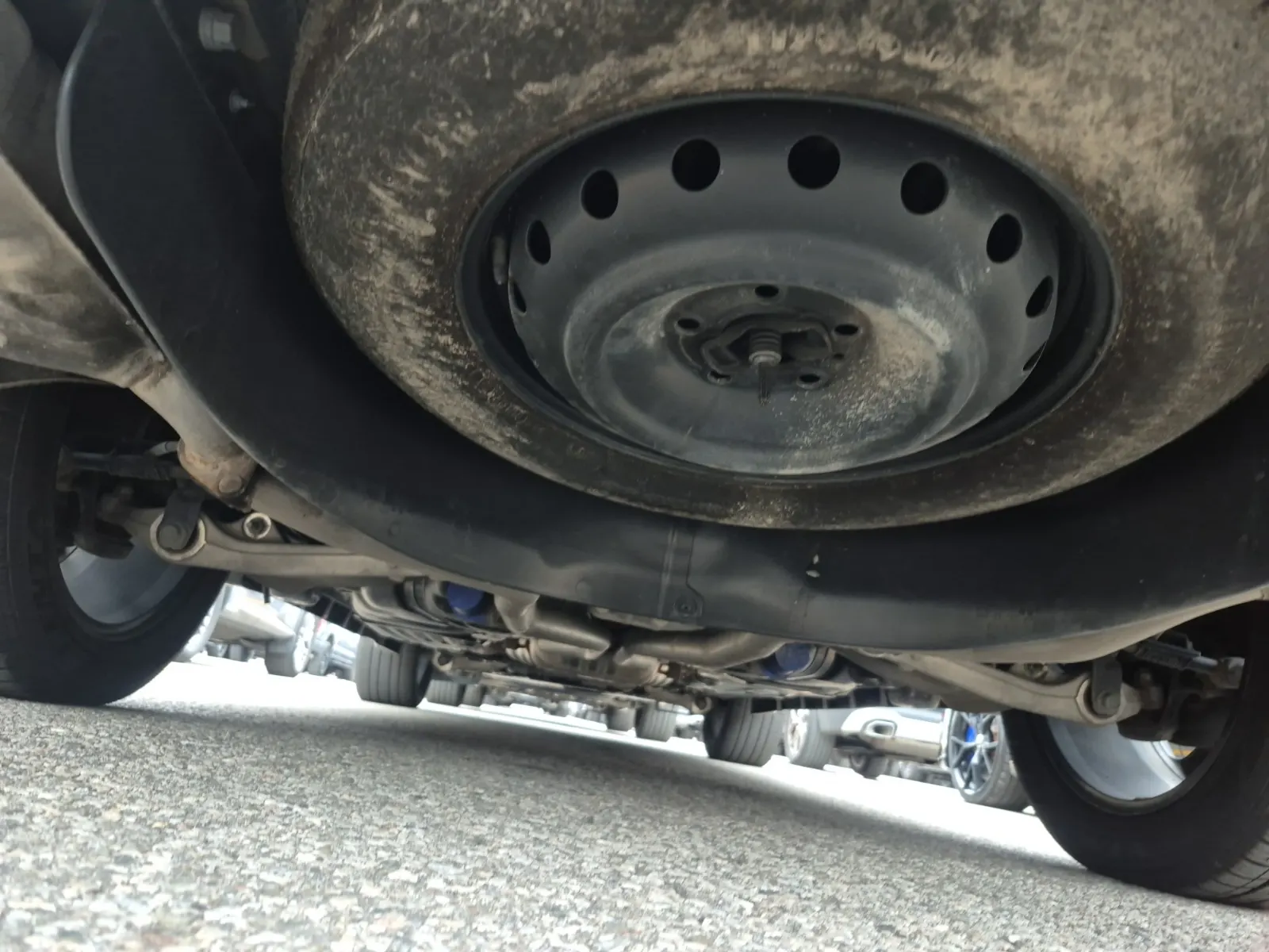 Undercarriage - Rear Photo