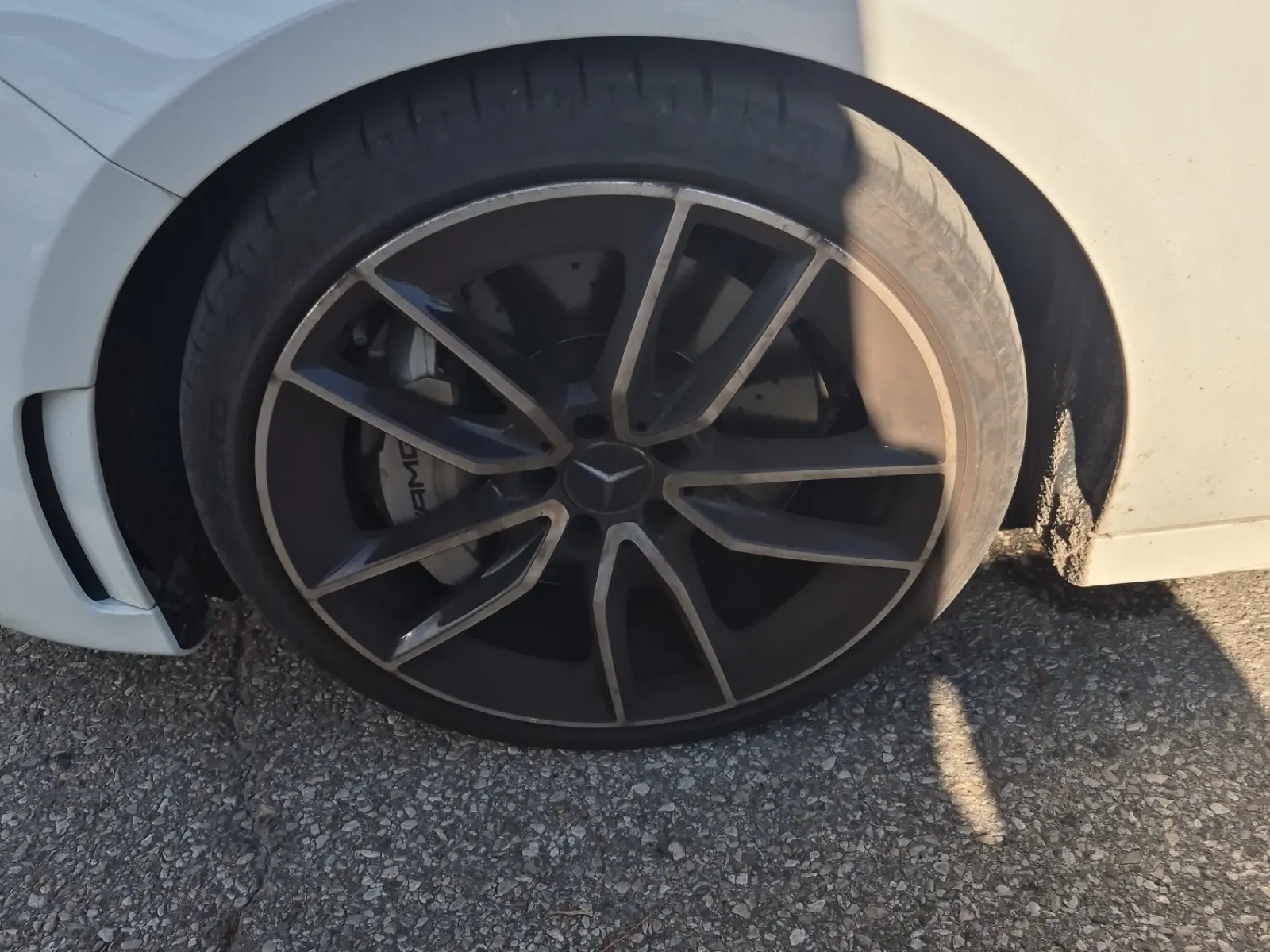 Front driver wheel/tire photo