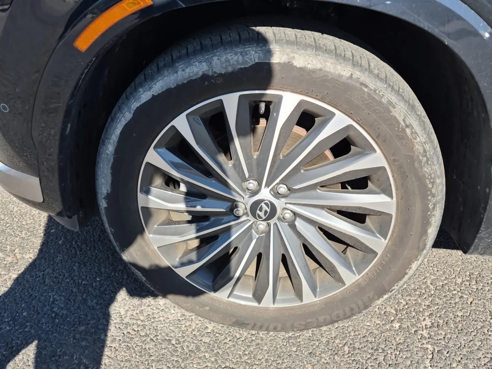 Front driver wheel/tire photo