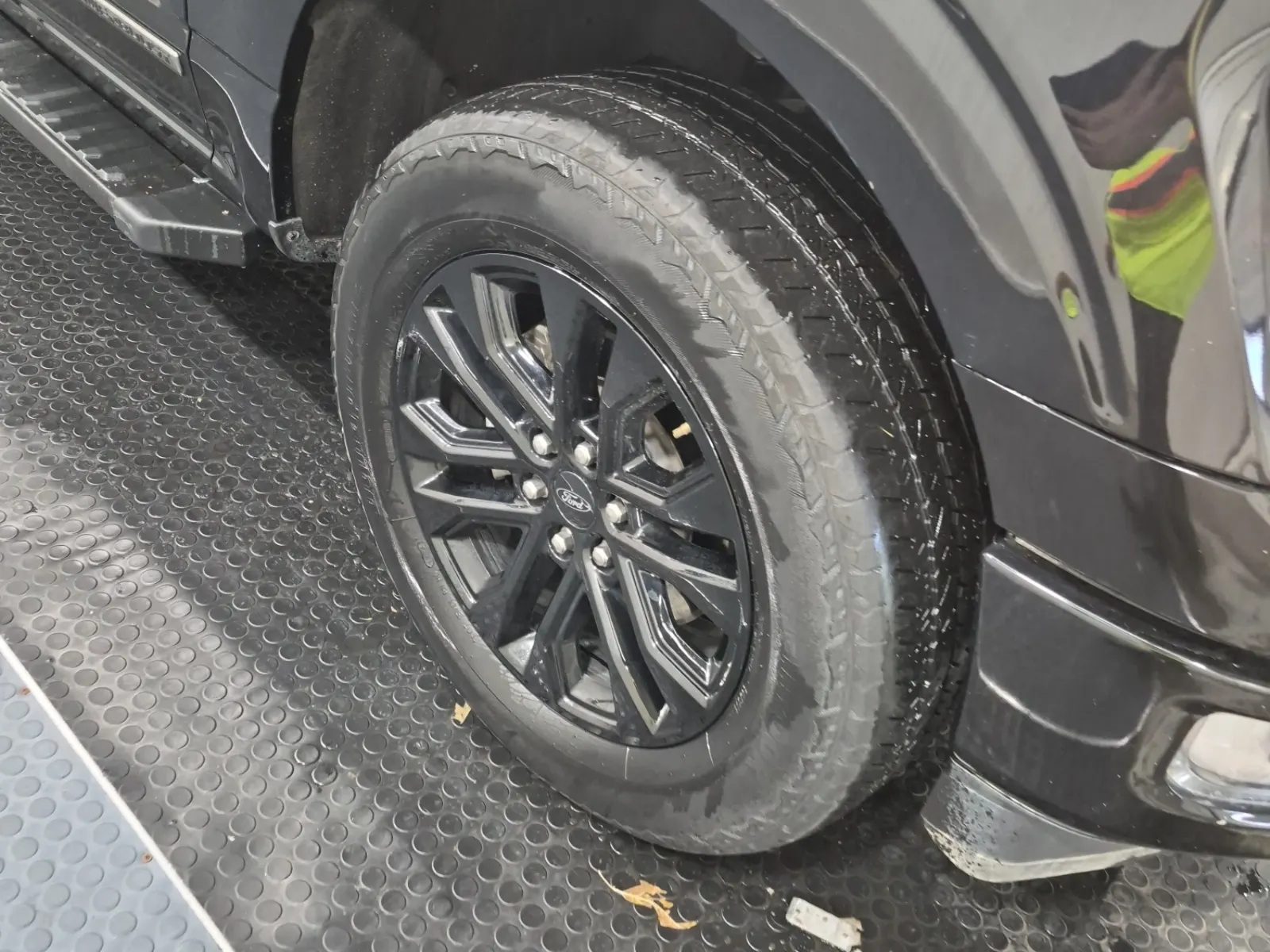 Right Front Wheel/Tire Photo