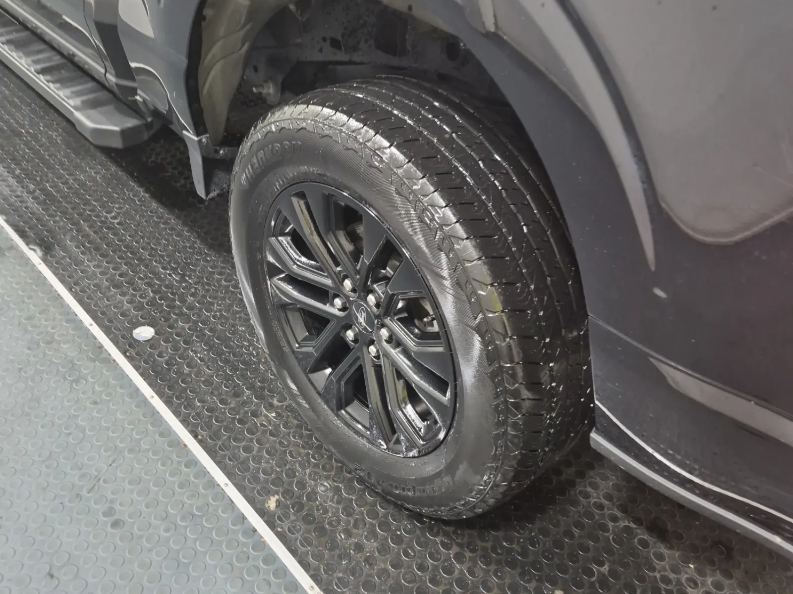 Left Rear Wheel/Tire Photo