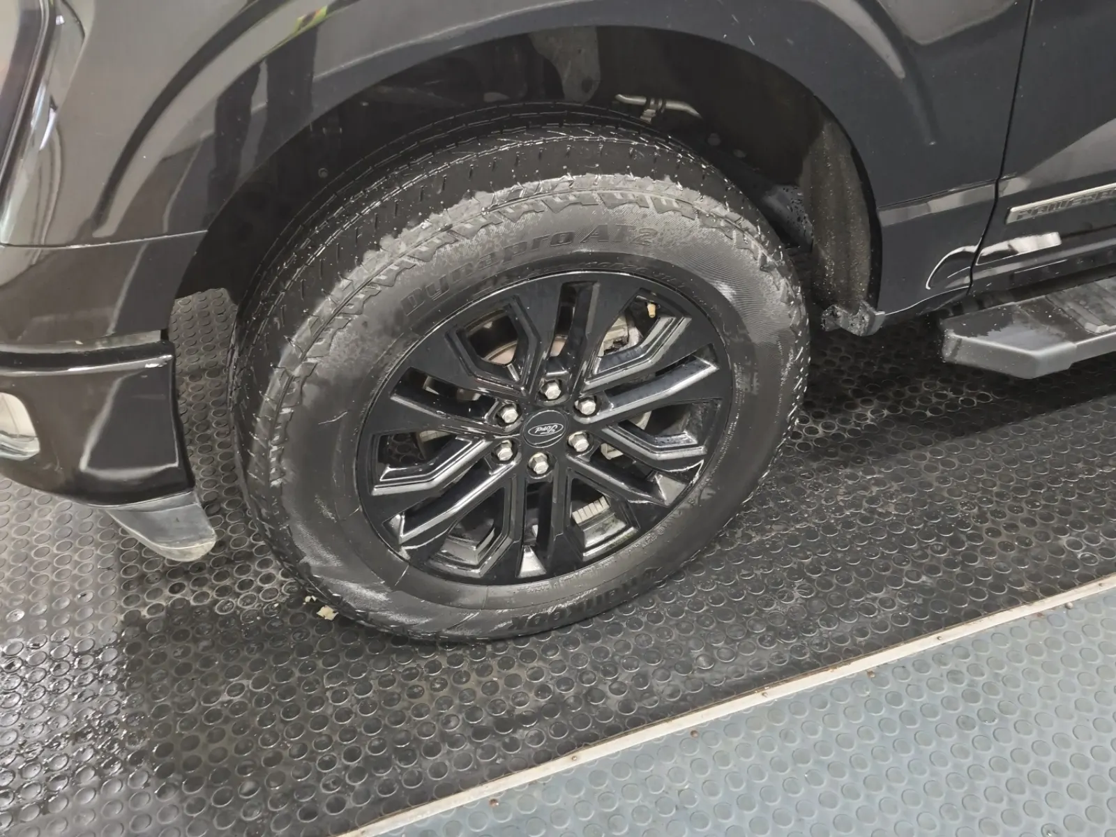Front driver wheel/tire photo