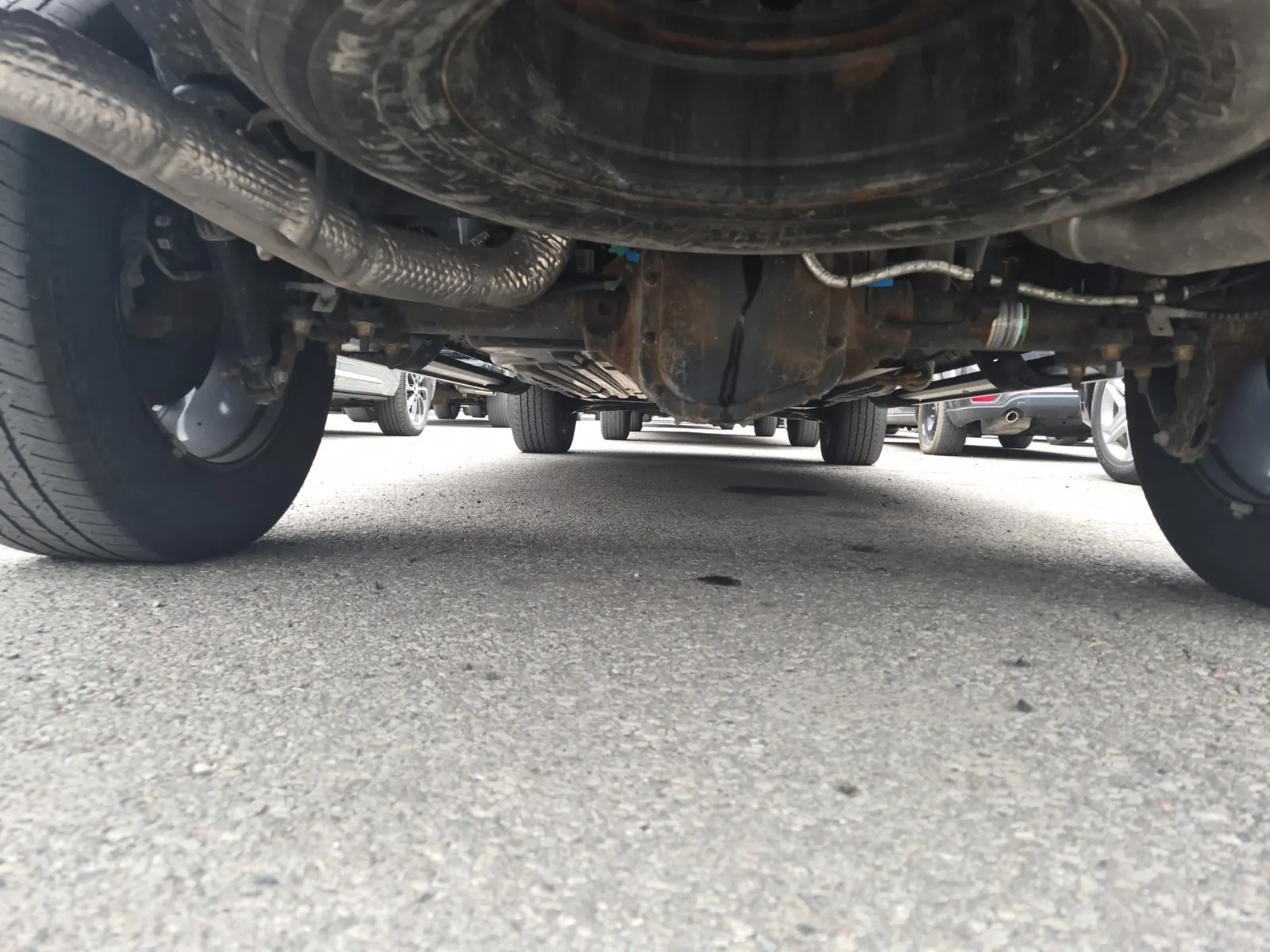 Undercarriage - Rear Photo