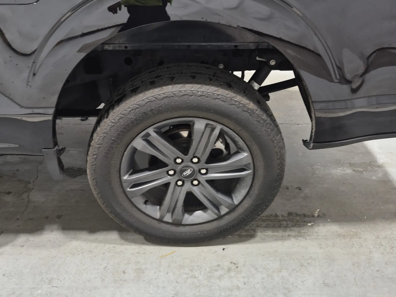 Left Rear Wheel/Tire Photo