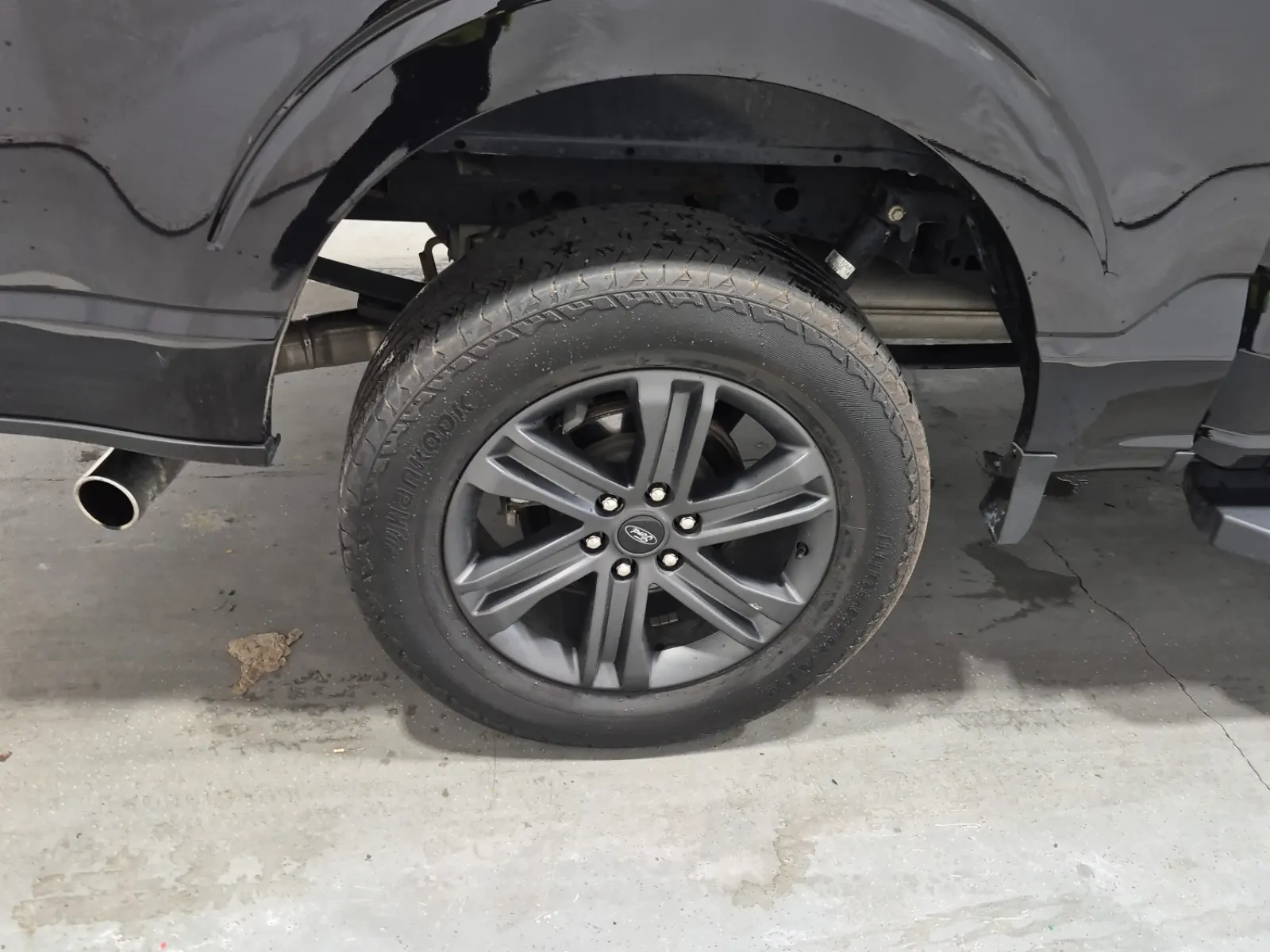 Right Rear Wheel/Tire Photo