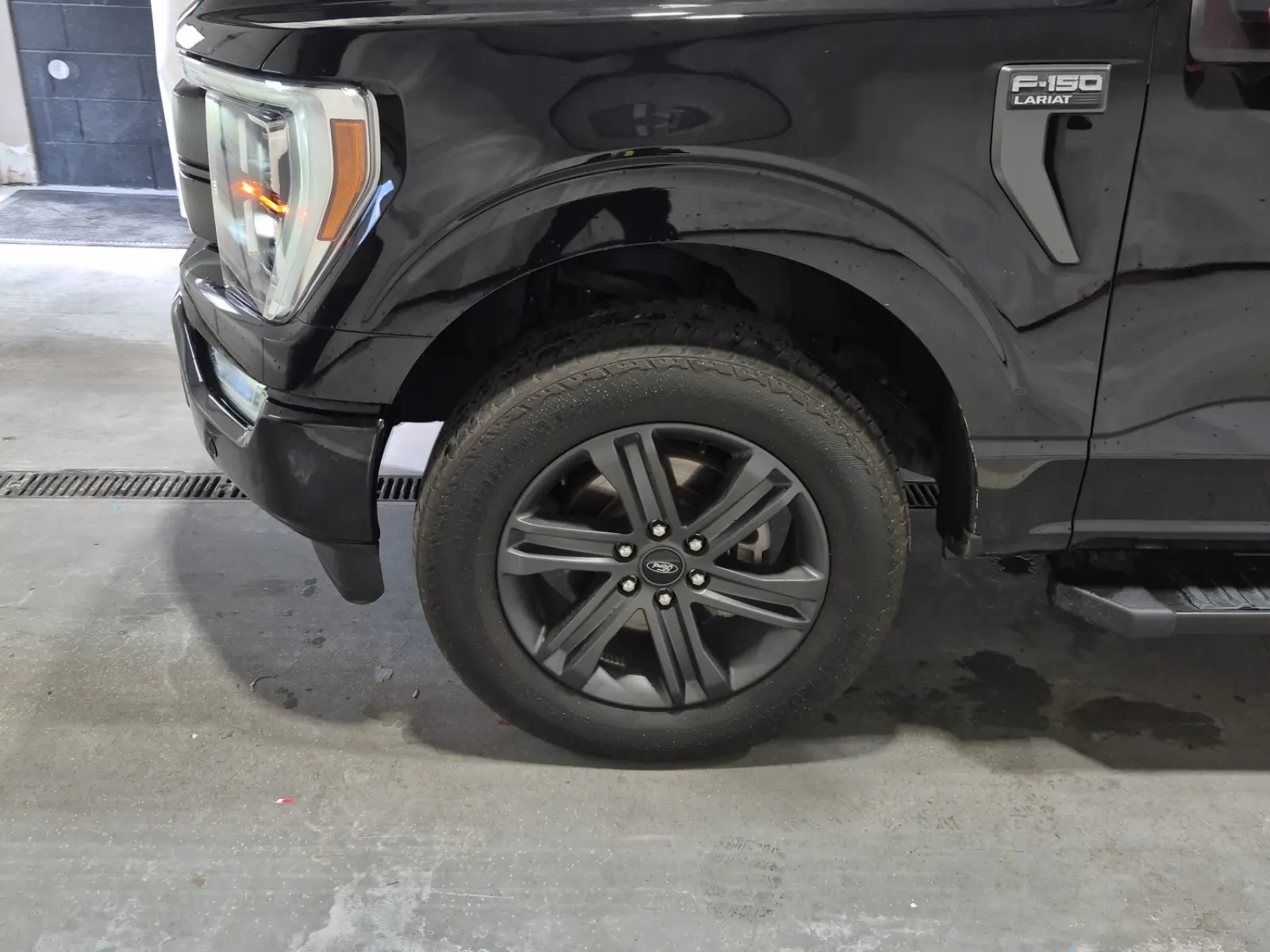 Front driver wheel/tire photo