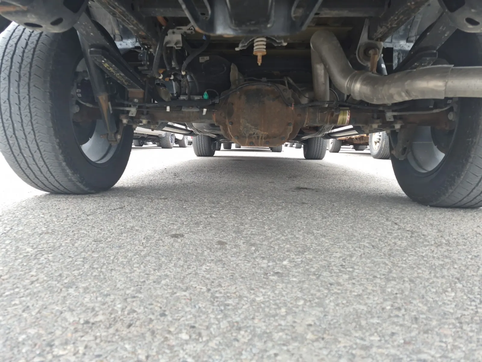 Undercarriage - Rear Photo