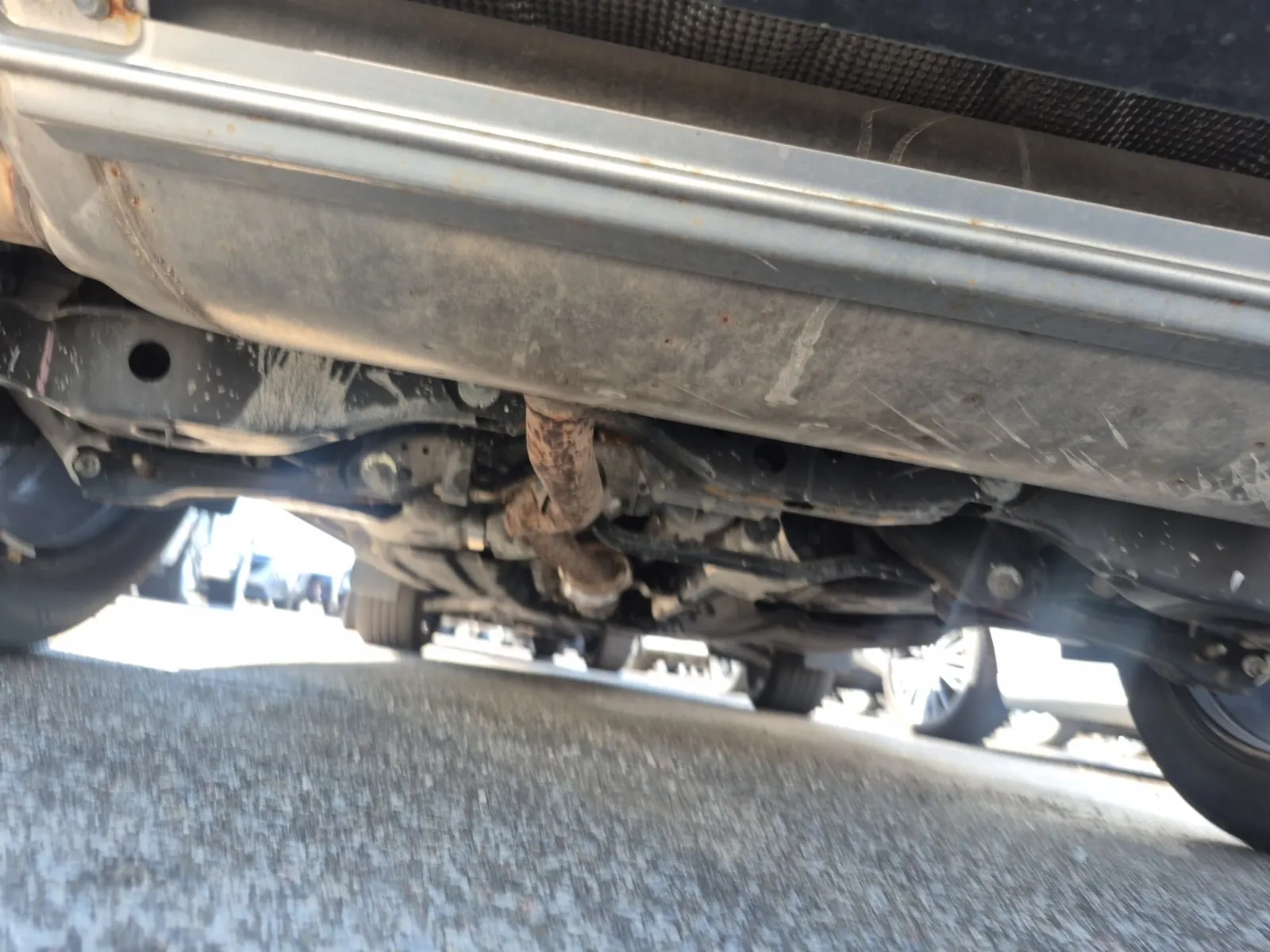 Undercarriage - Rear Photo