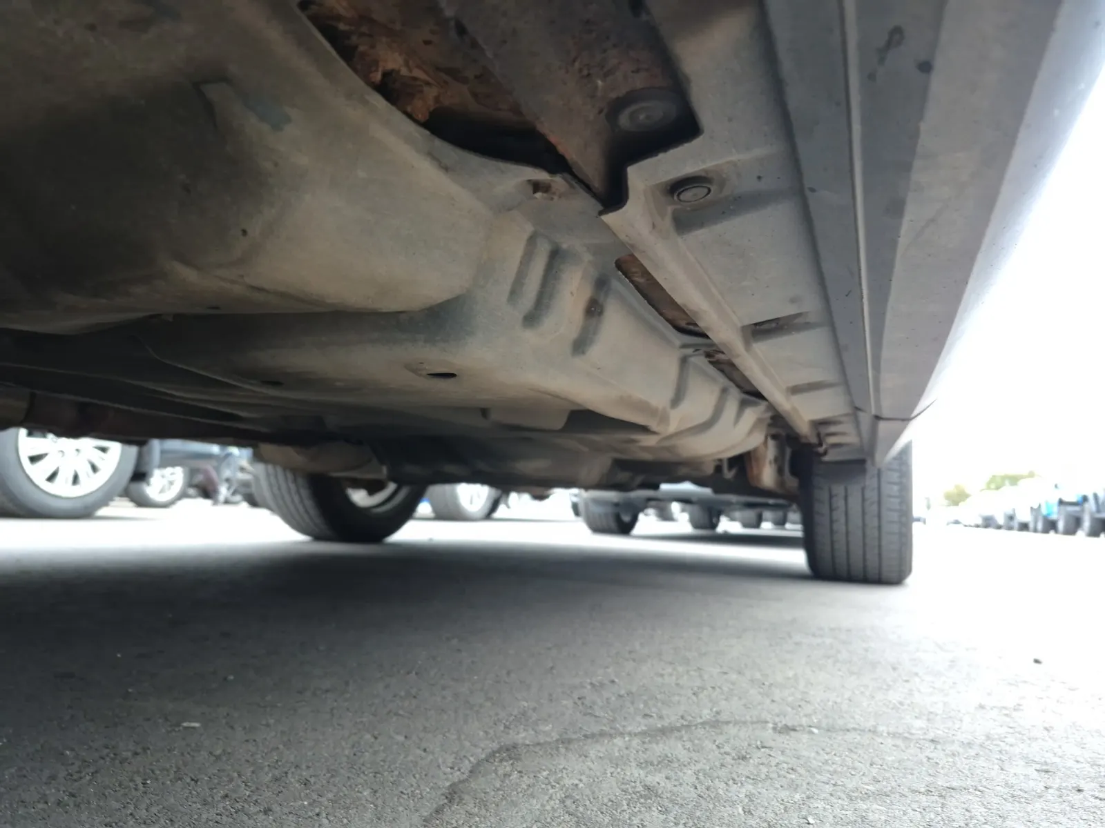 Undercarriage - Driver Photo