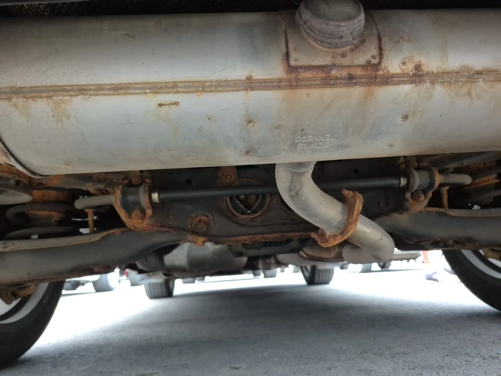 Undercarriage - Rear Photo