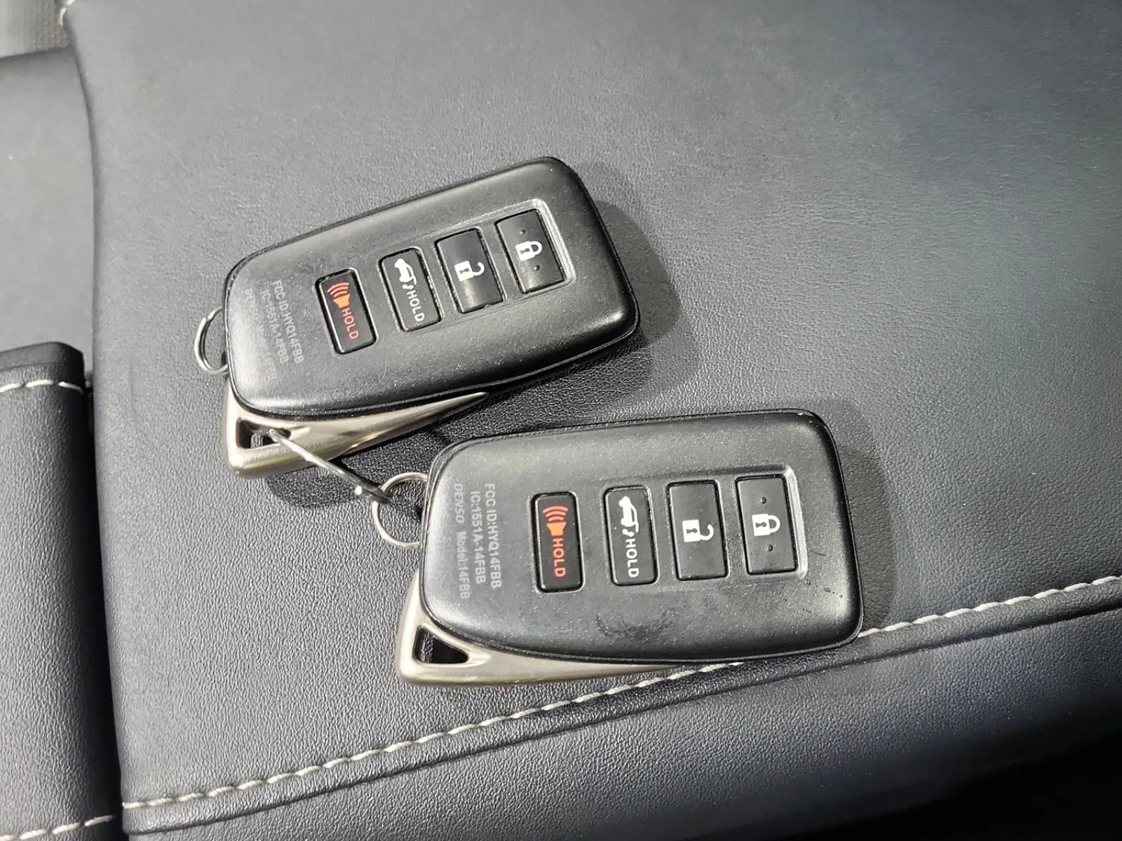 Keys/Fobs/Manual Photo