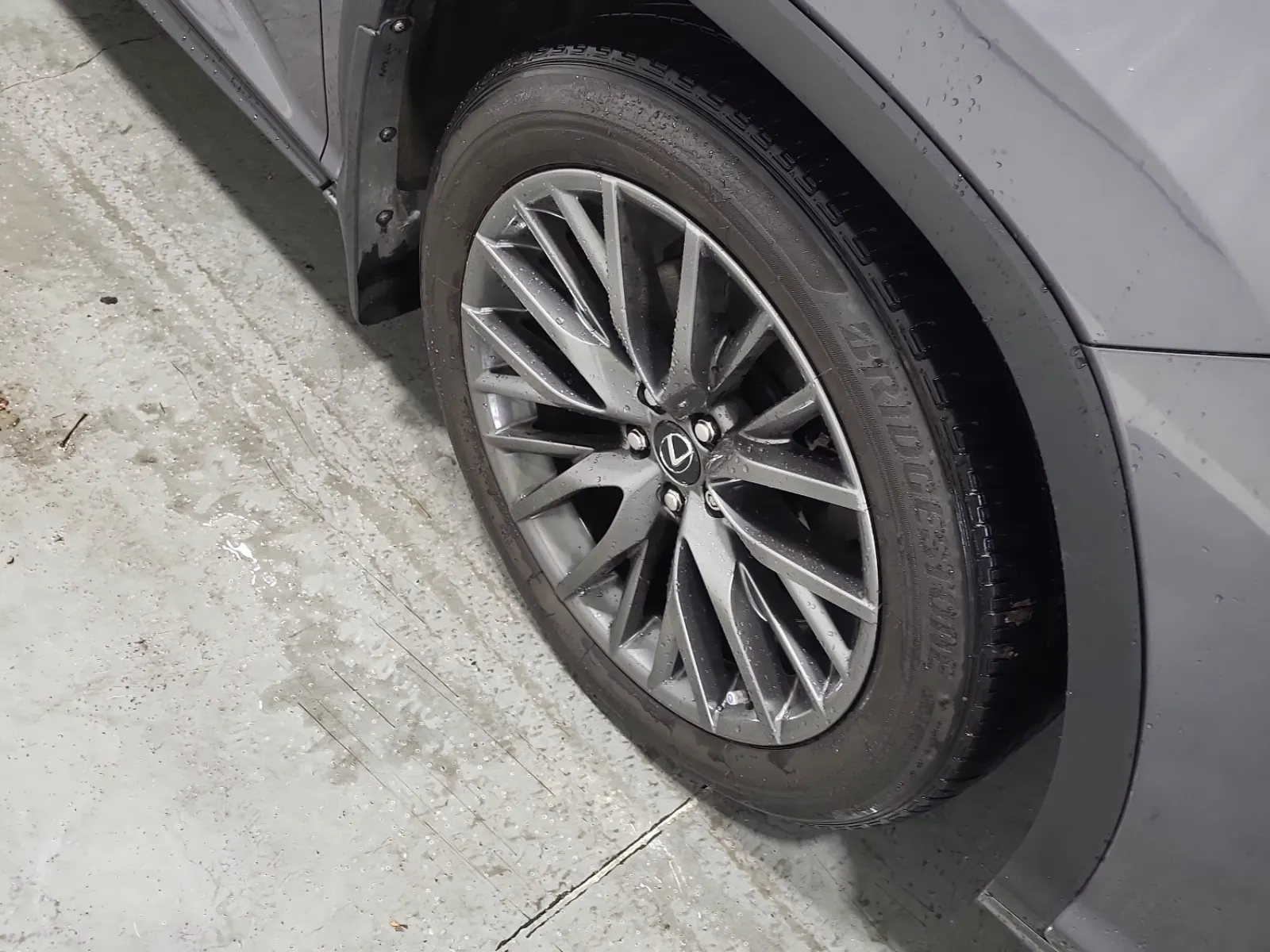 Right Front Wheel/Tire Photo