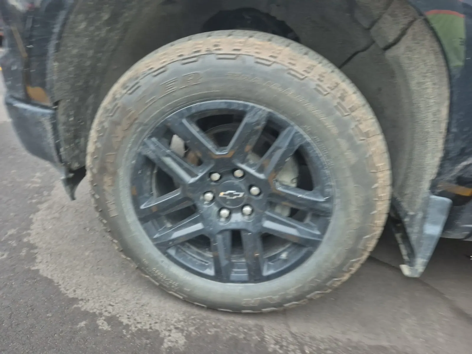 Front driver wheel/tire photo