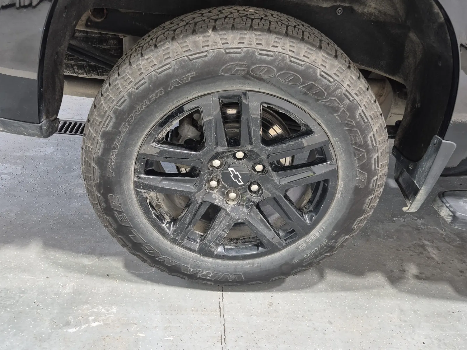 Right Rear Wheel/Tire Photo