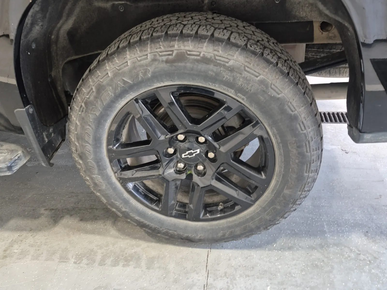 Left Rear Wheel/Tire Photo