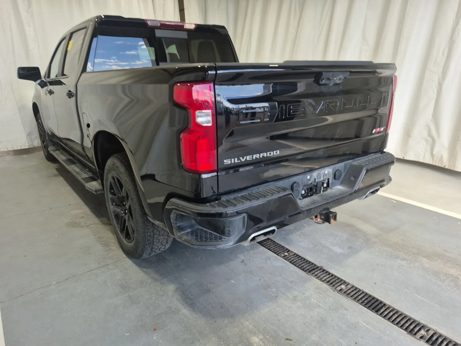 Driver Rear 3/4 Photo