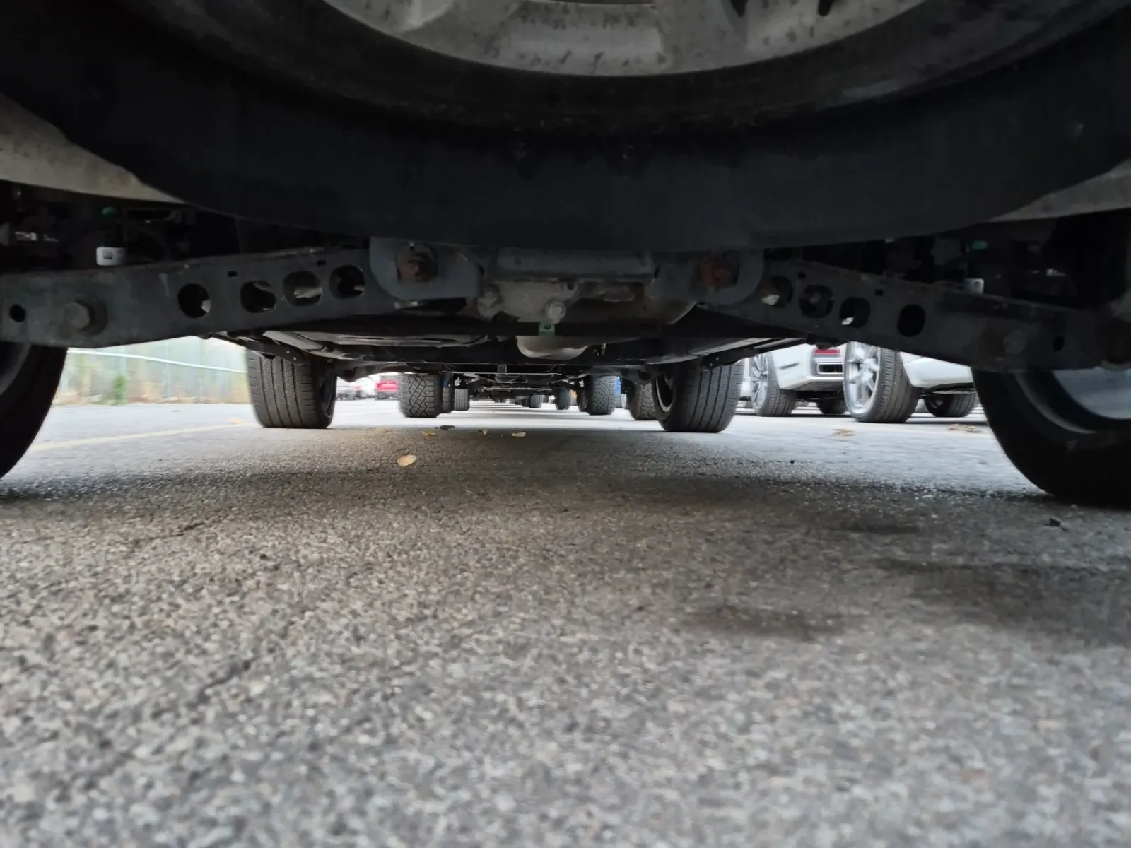 Undercarriage - Rear Photo
