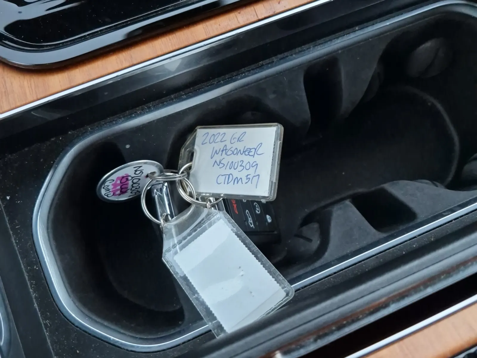 Keys/Fobs/Manual Photo
