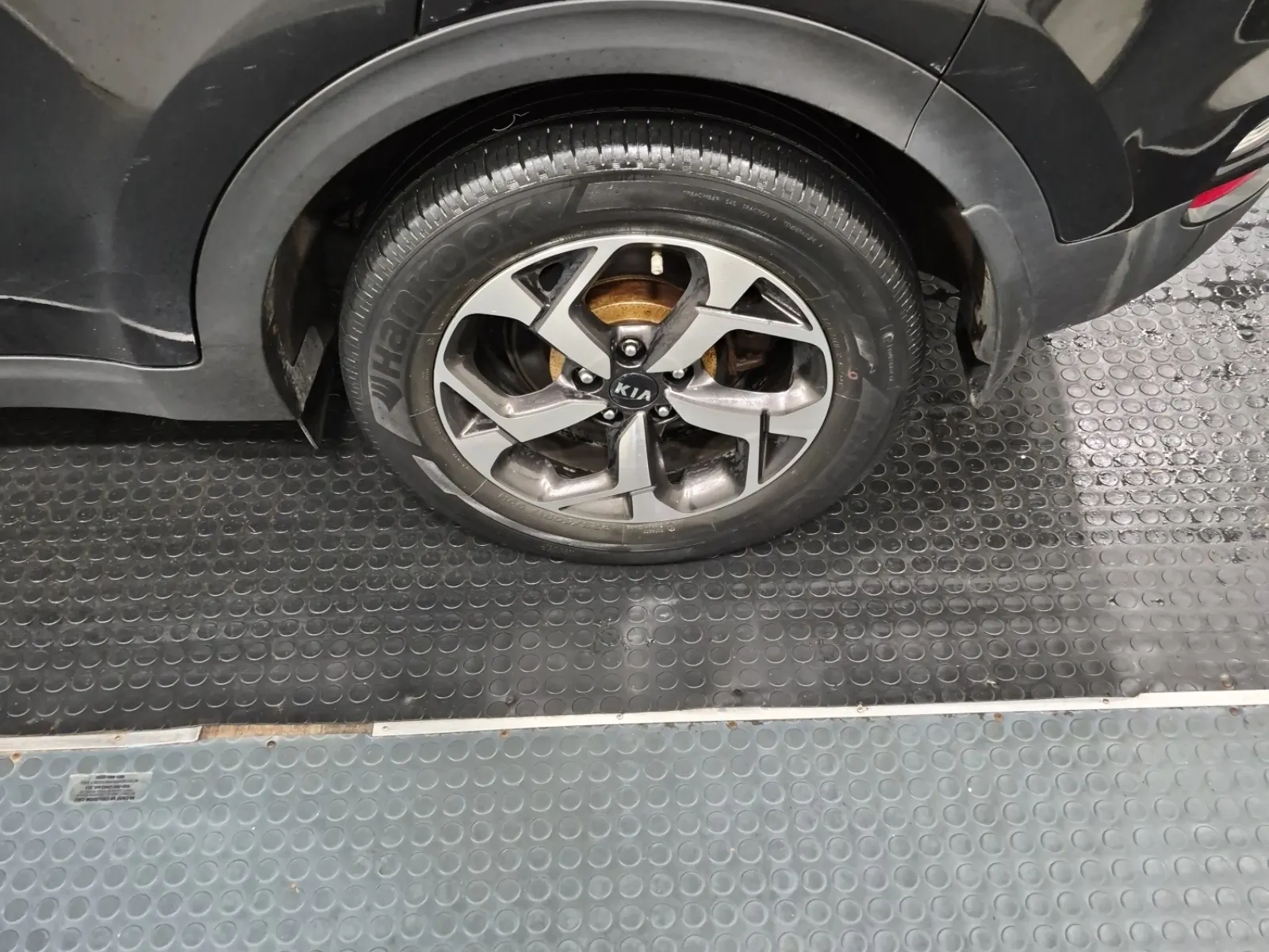 Left Rear Wheel/Tire Photo