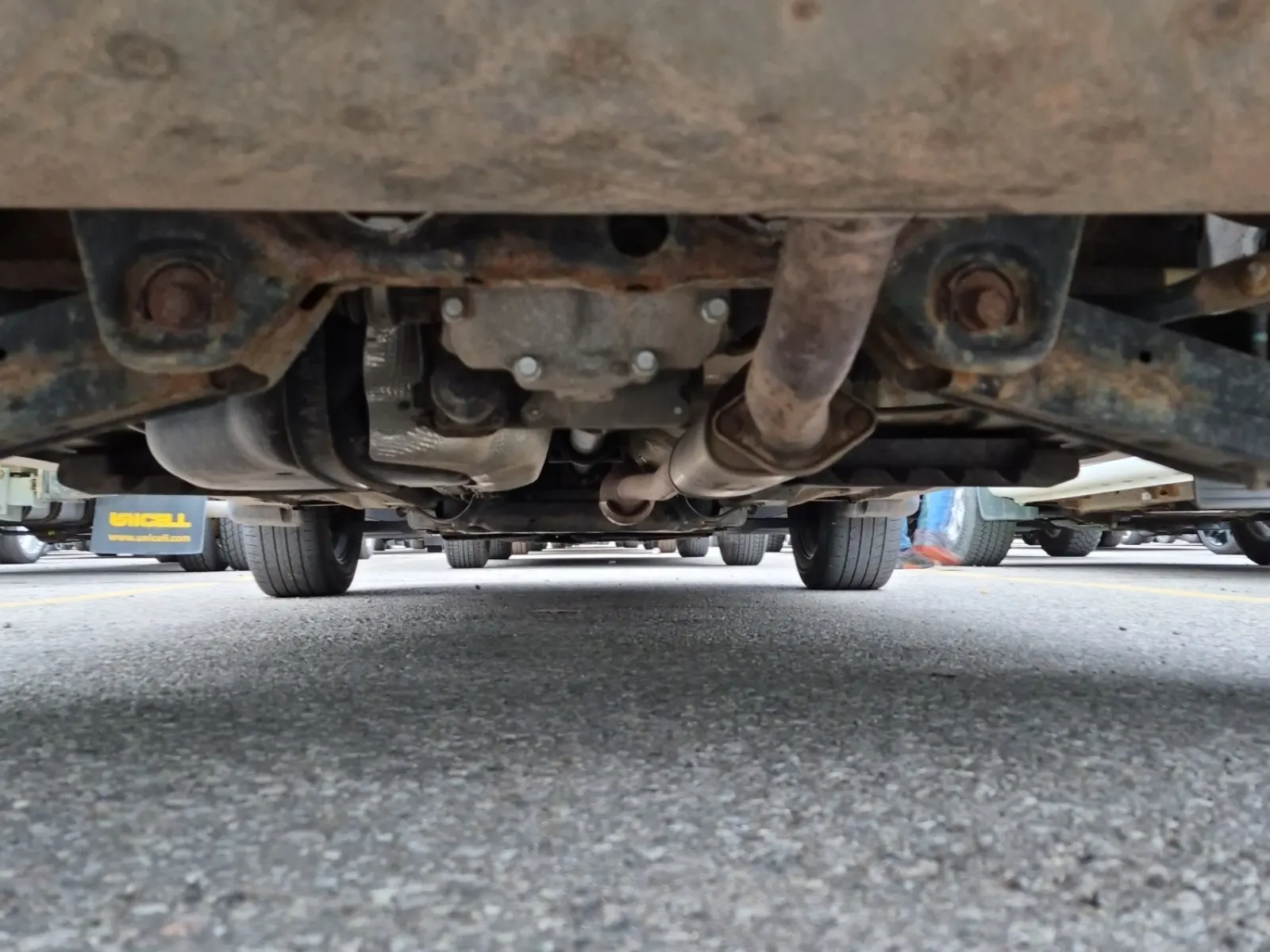 Undercarriage - Rear Photo