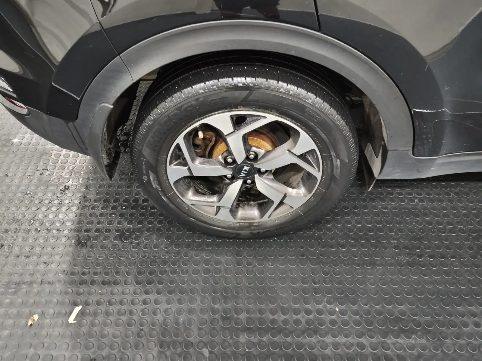 Right Rear Wheel/Tire Photo